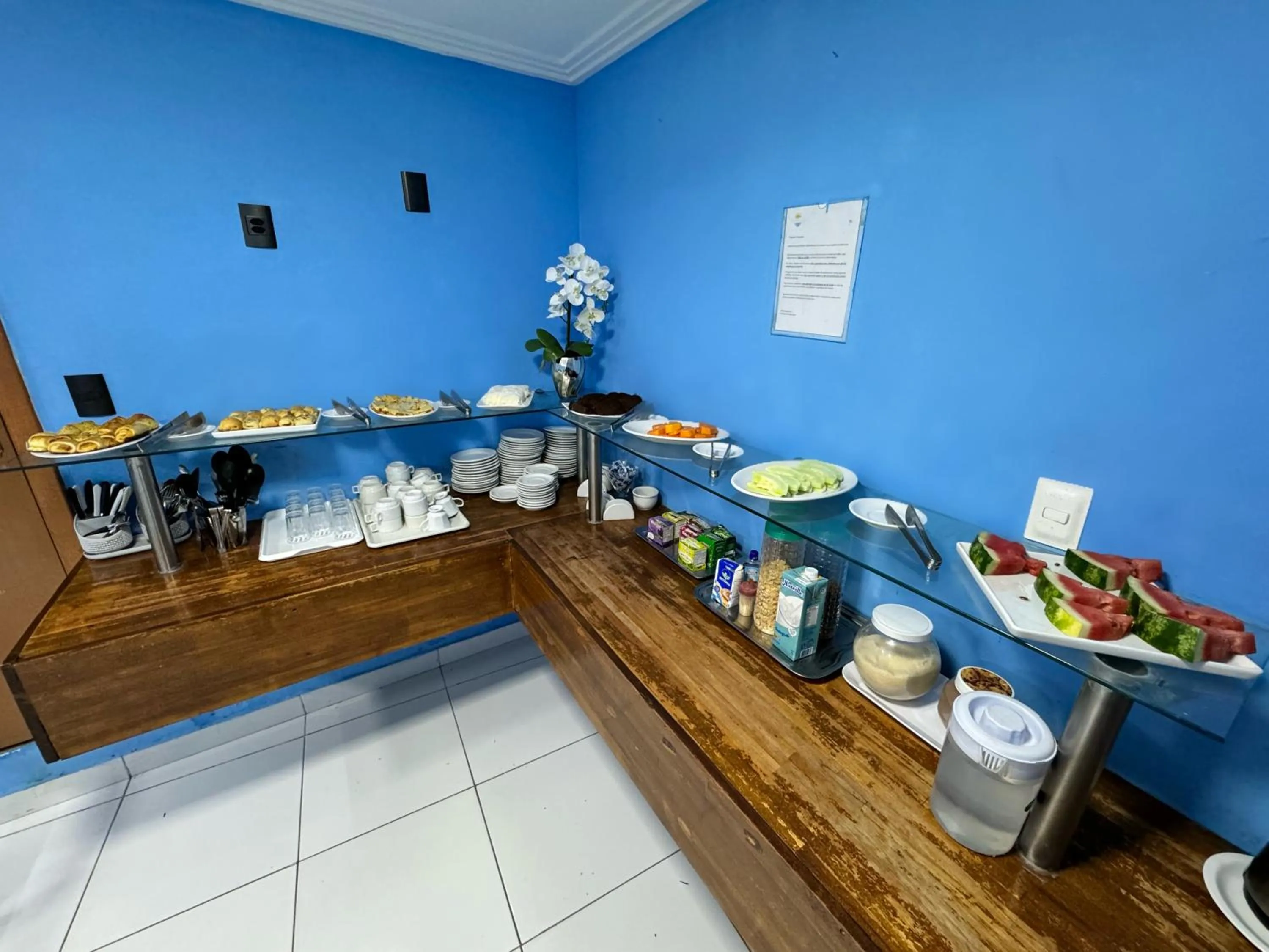 Buffet breakfast in Hotel Luar de Itapua