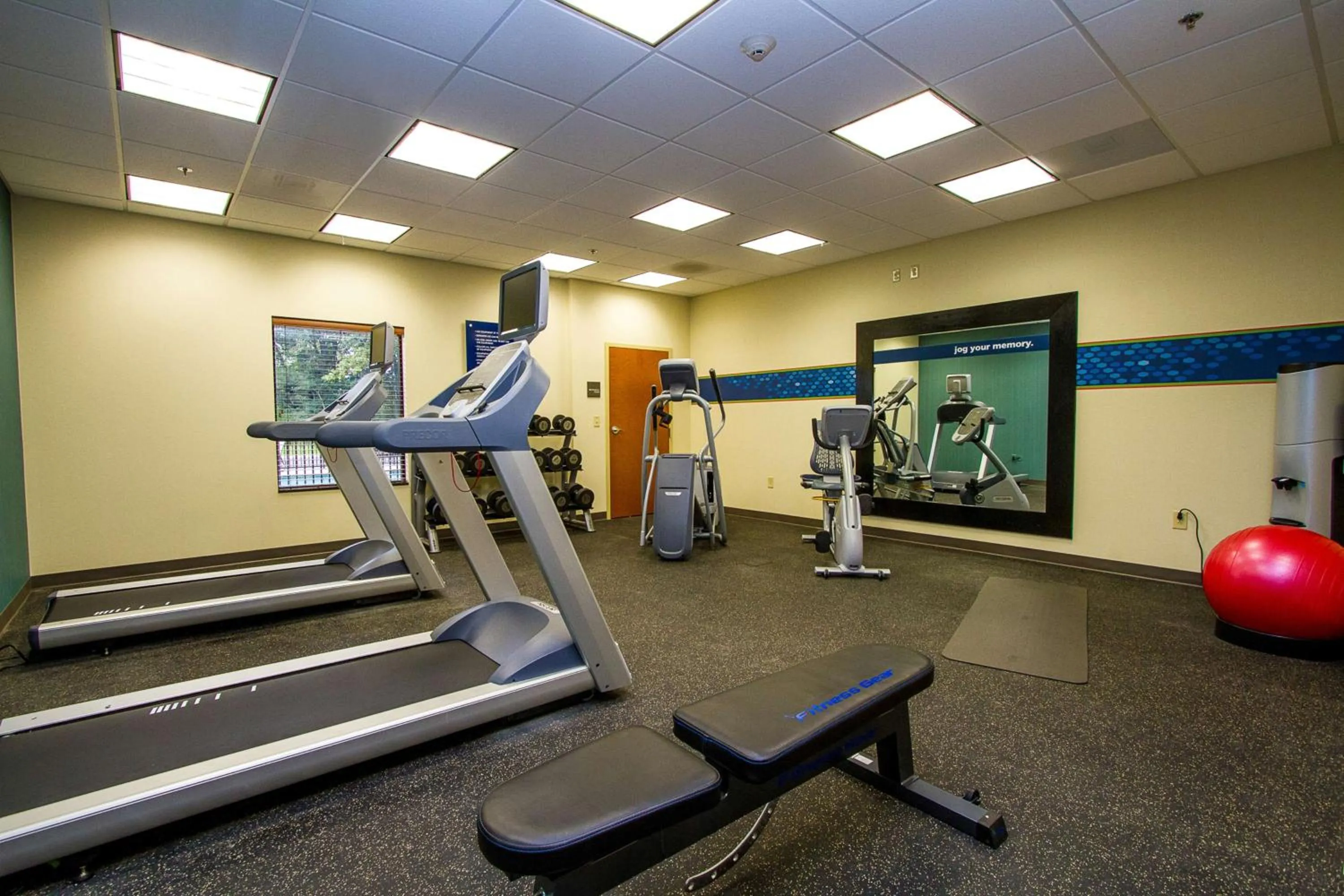 Fitness centre/facilities in Hampton Inn Fayetteville