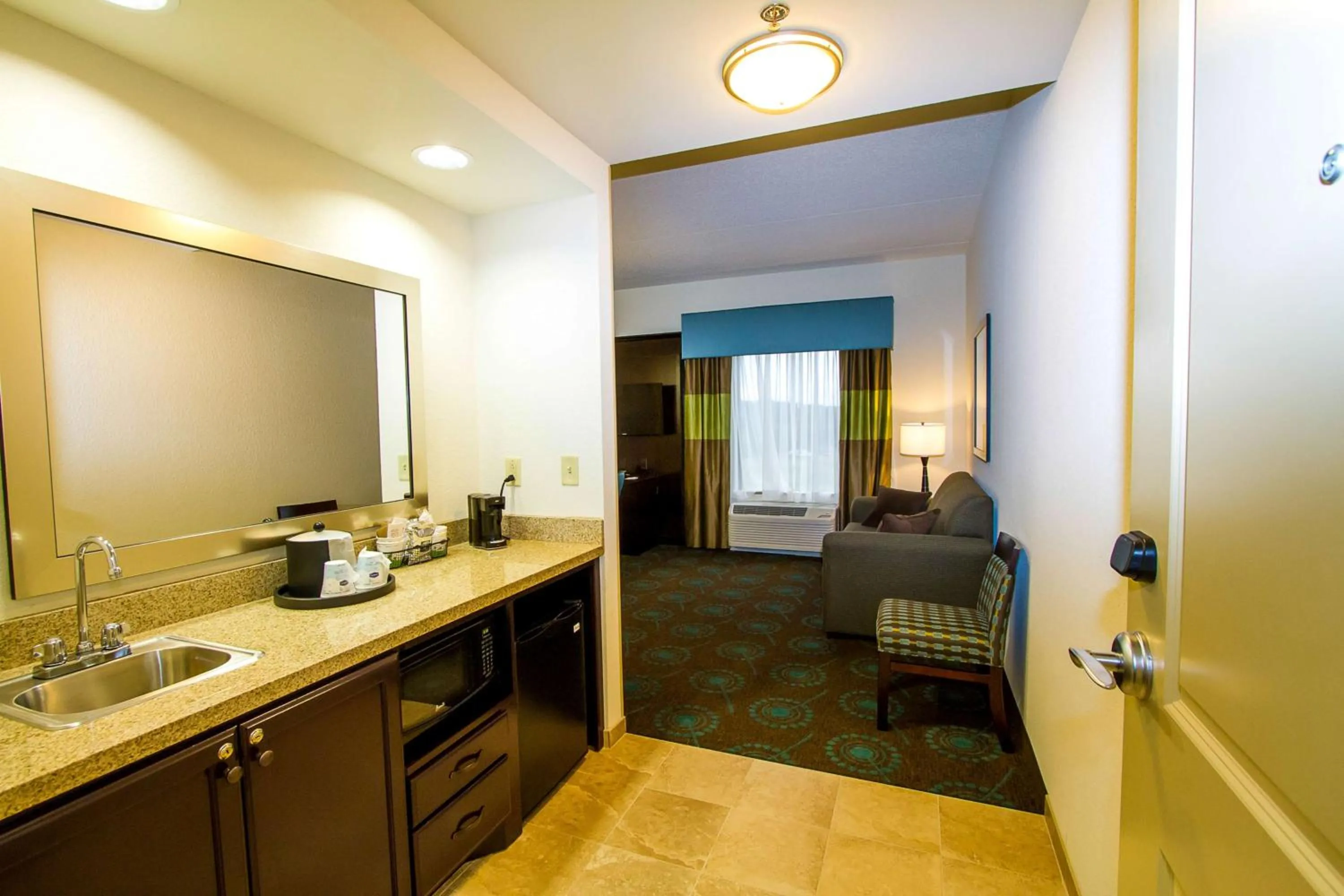 Kitchen or kitchenette in Hampton Inn Fayetteville