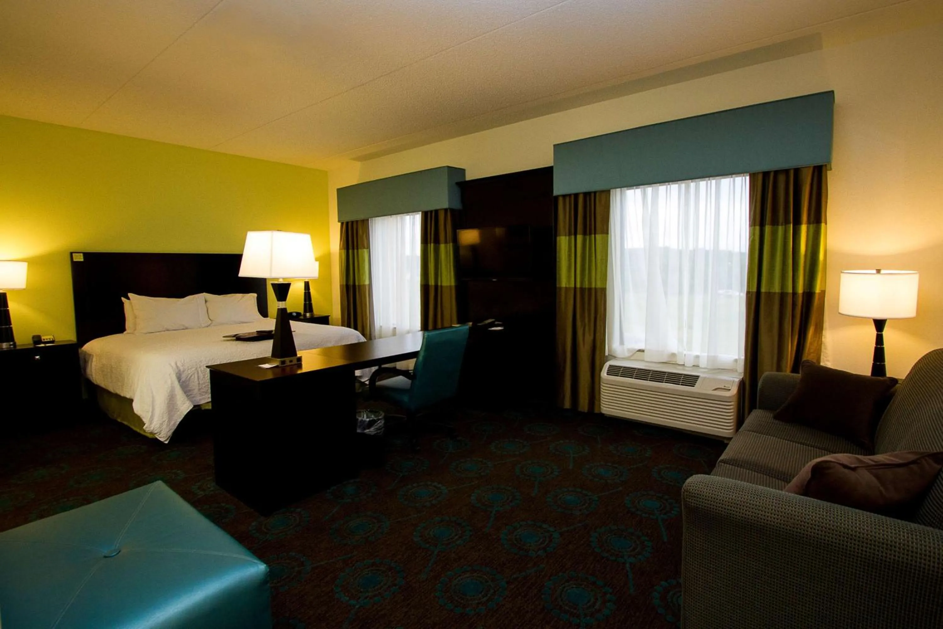 Bed in Hampton Inn Fayetteville