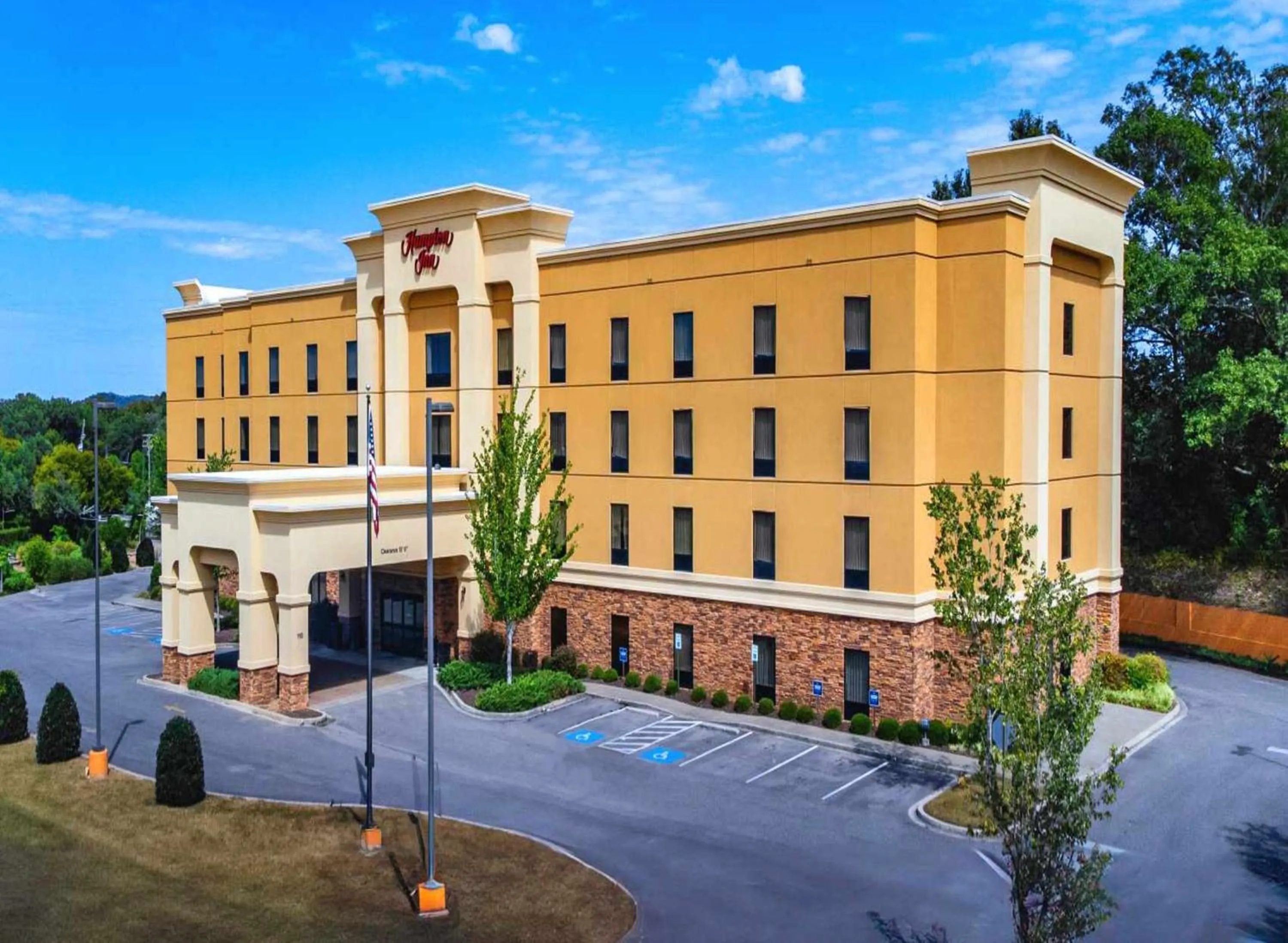 Property building in Hampton Inn Fayetteville