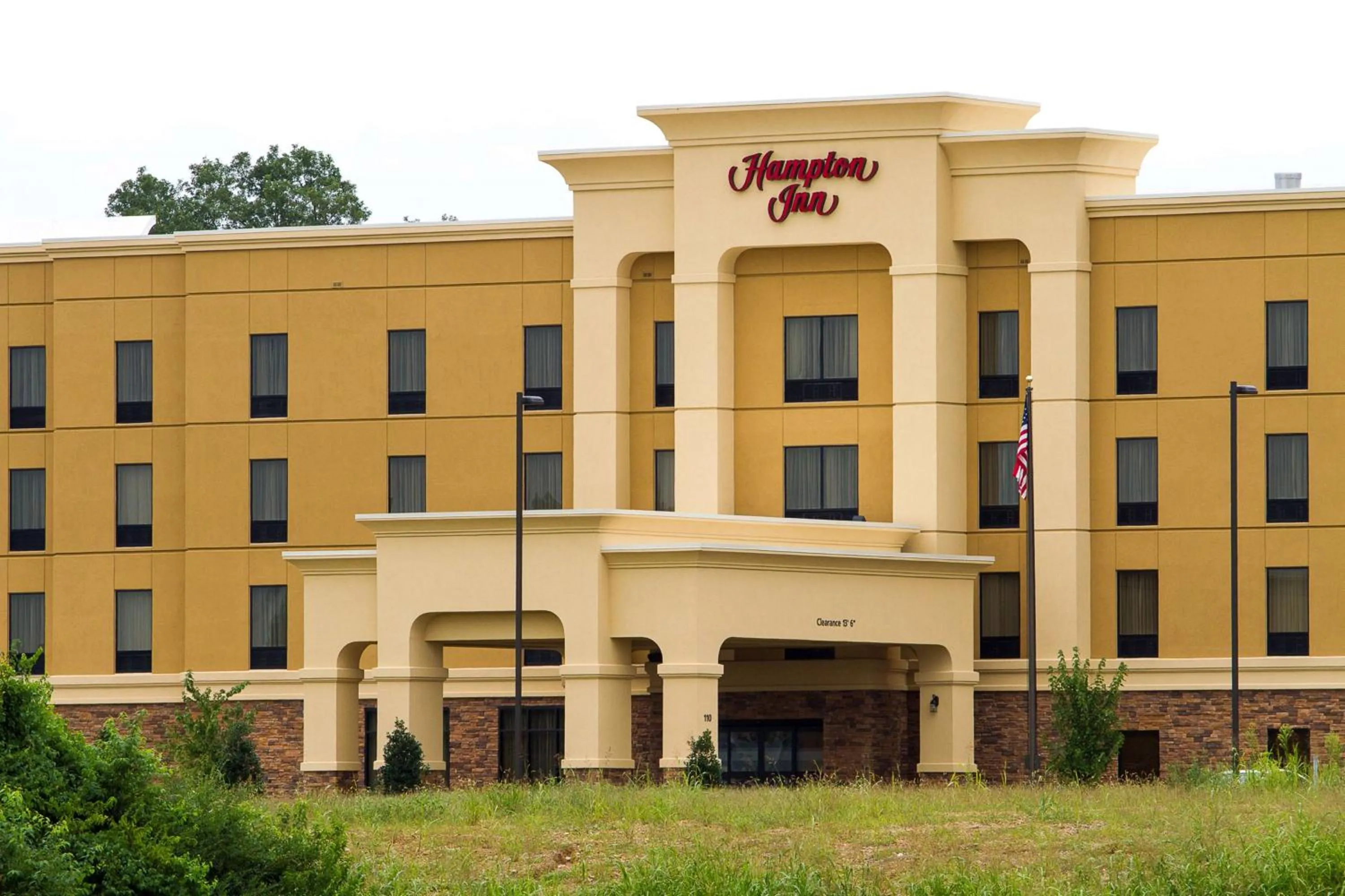 Property building in Hampton Inn Fayetteville
