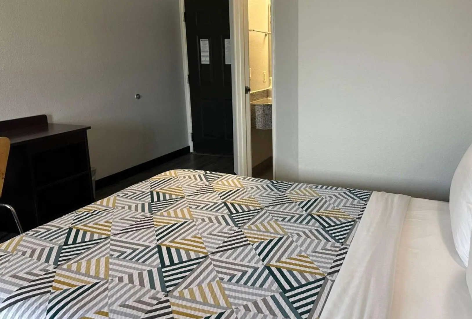 Bedroom, Bed in Motel 6-Mission, TX