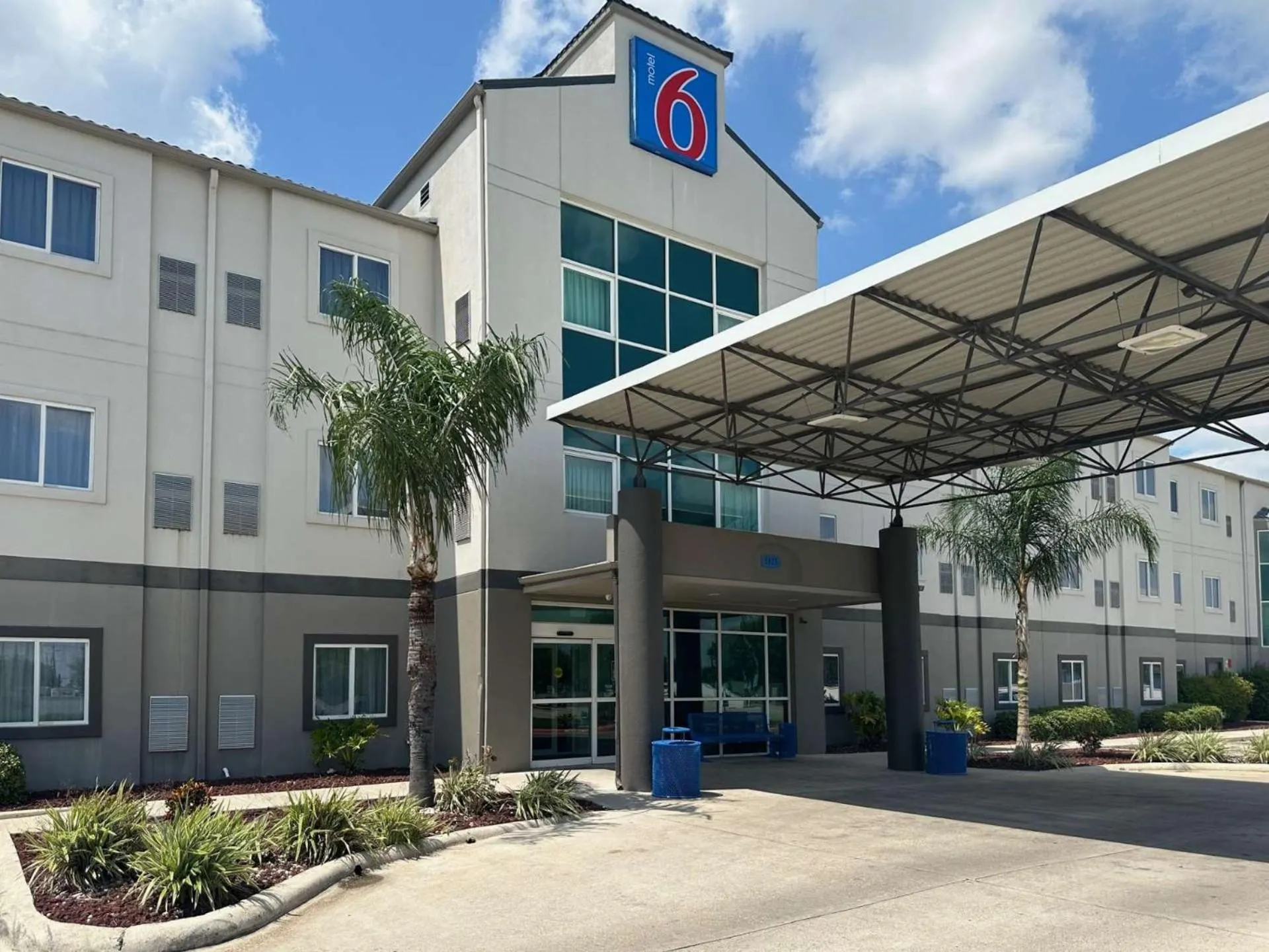 Property building in Motel 6-Mission, TX