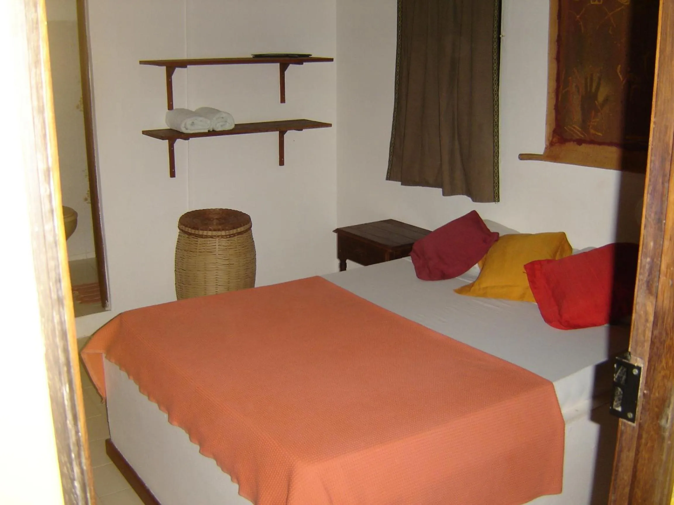 Photo of the whole room, Bed in Pousada Caravelas