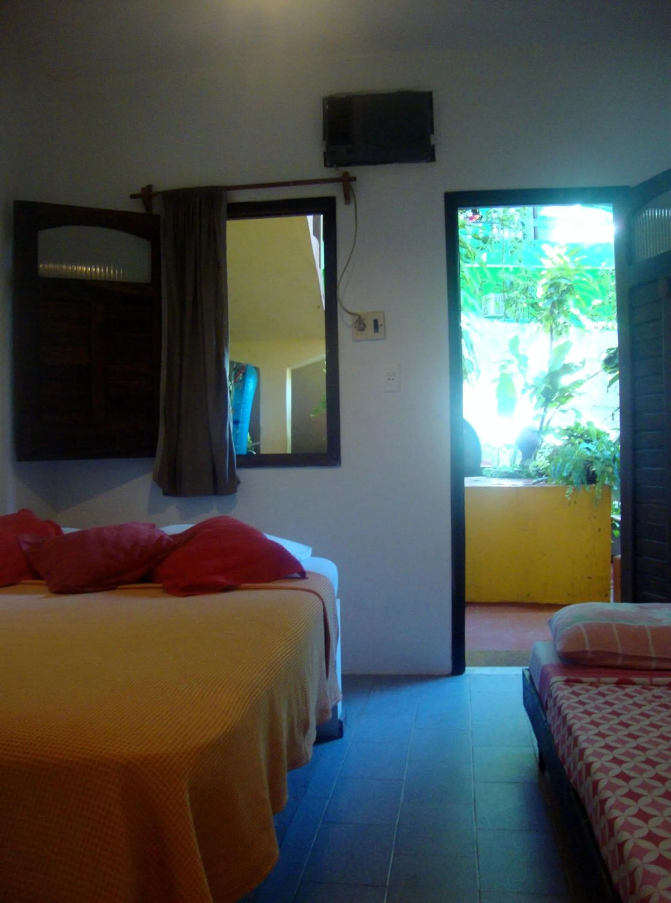 Photo of the whole room, Bed in Pousada Caravelas