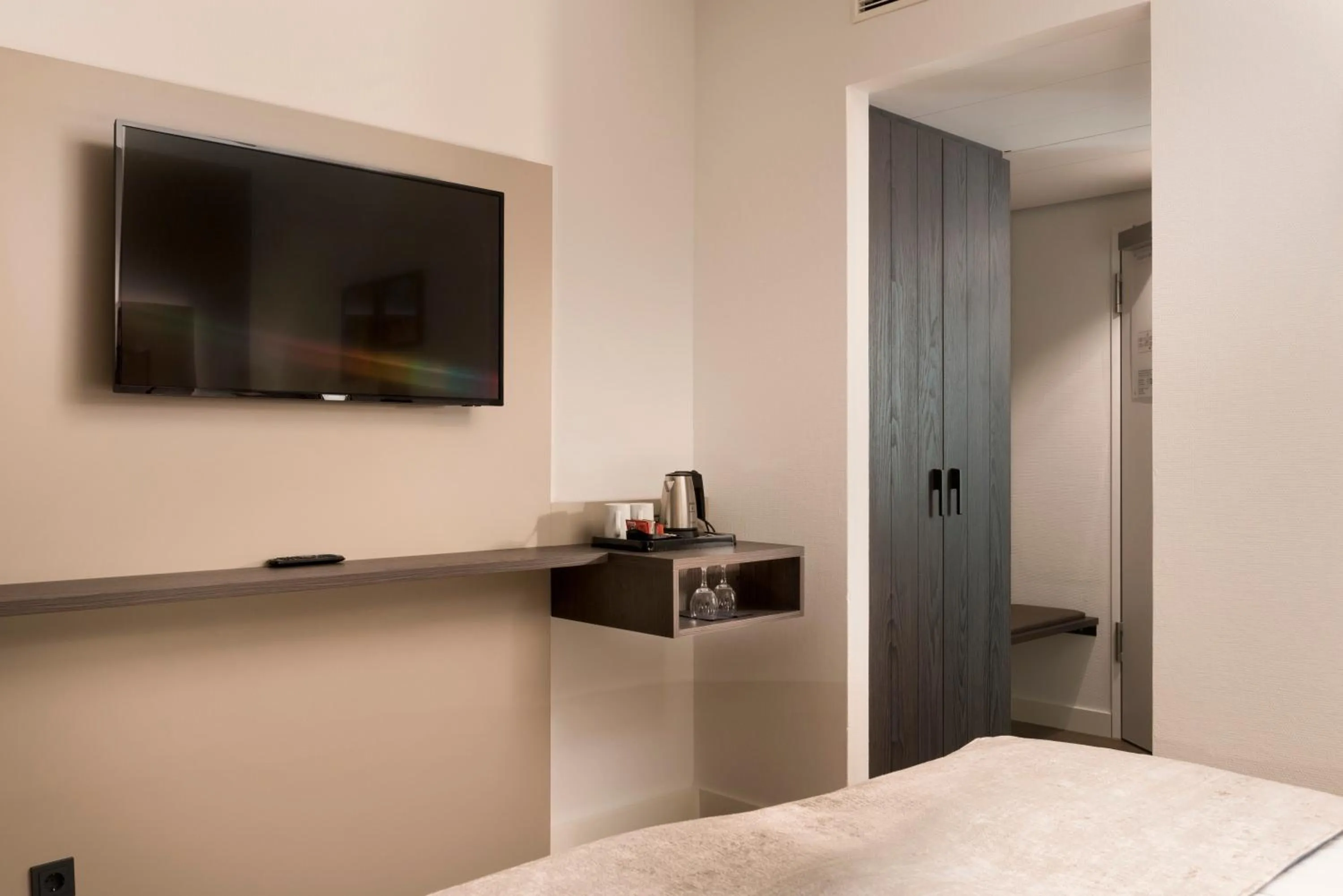 Photo of the whole room, Bed in Holiday Inn Berlin City-West by IHG