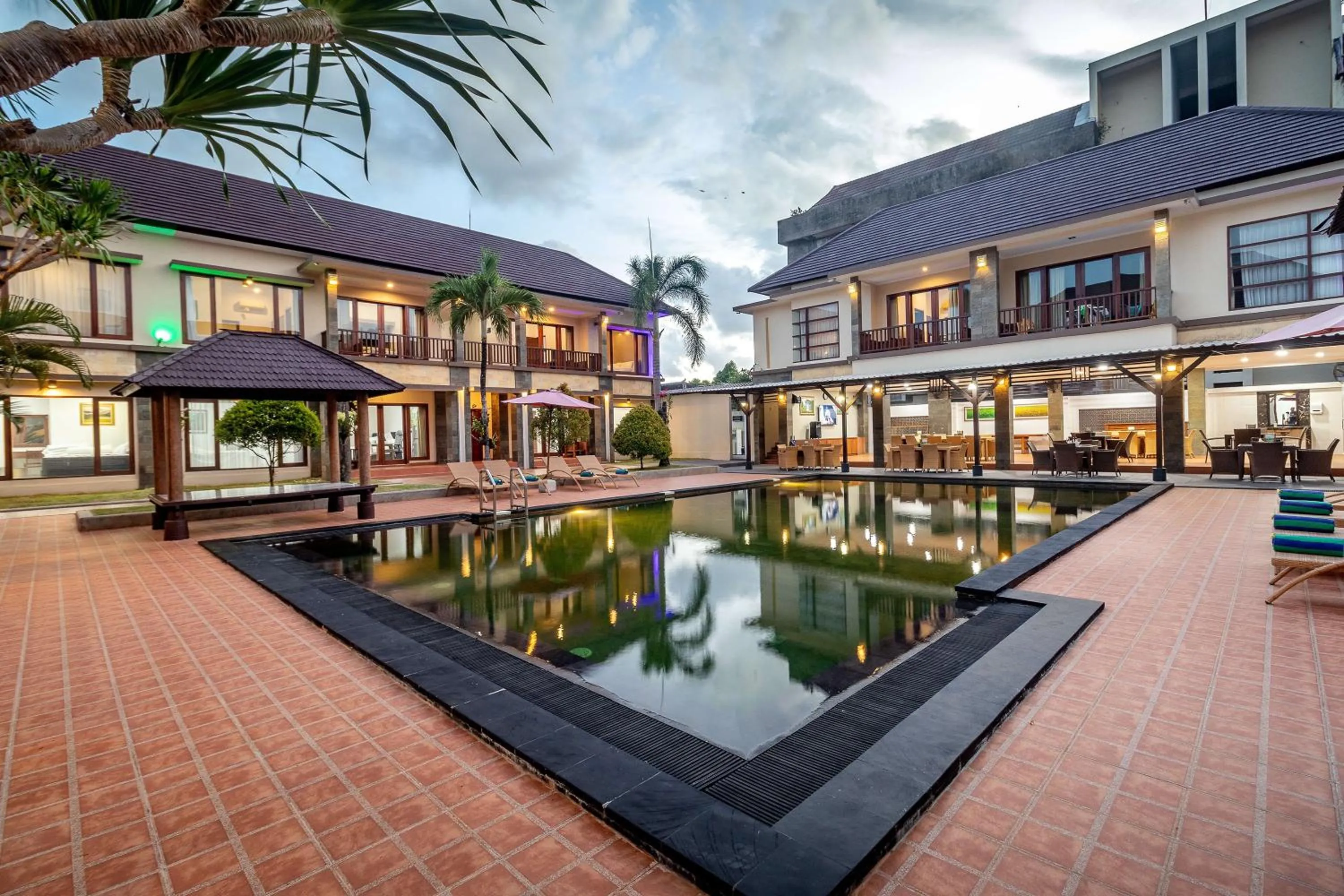 Swimming pool in Vidi Boutique Hotel