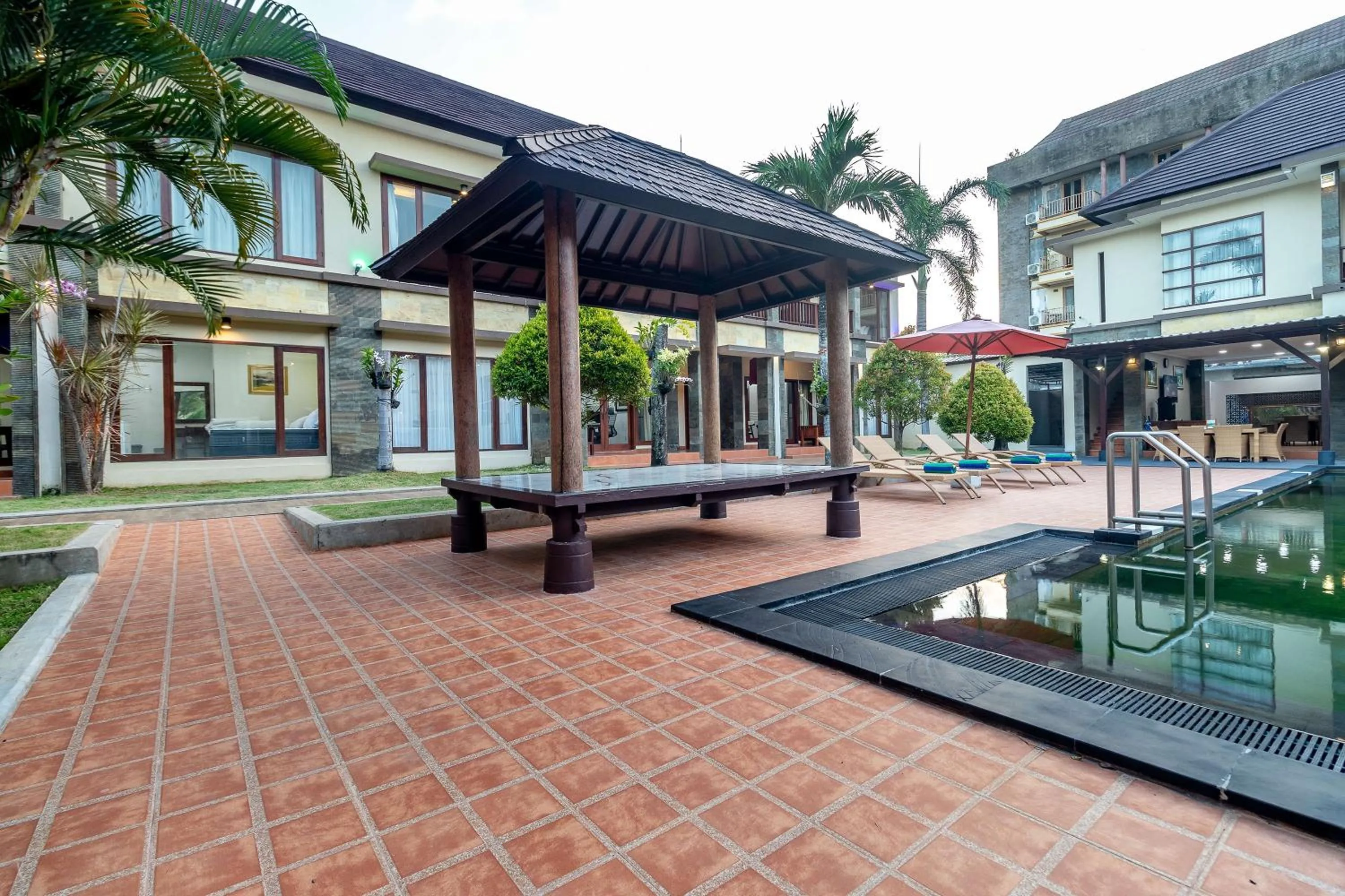 Swimming pool in Vidi Boutique Hotel