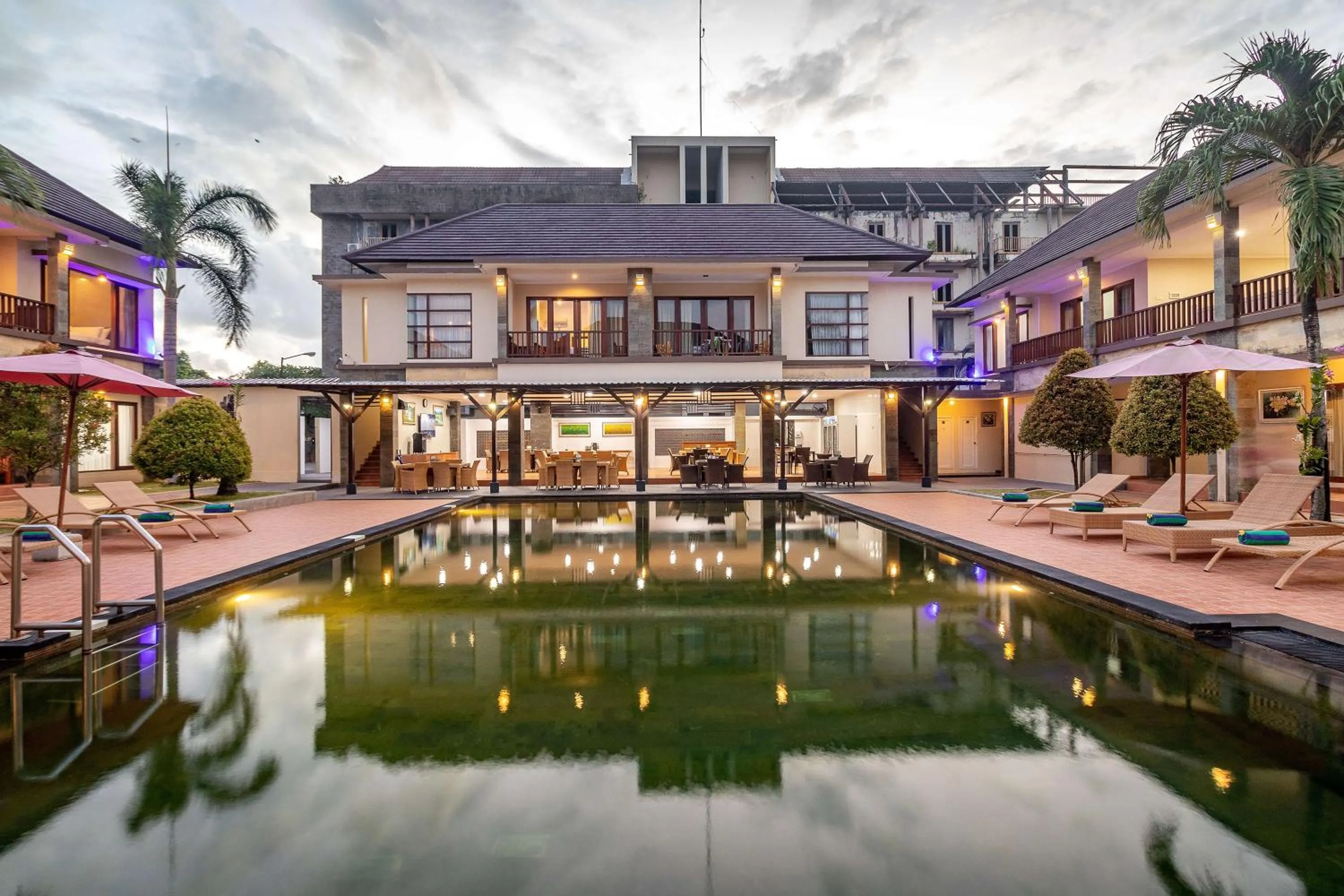 Swimming pool in Vidi Boutique Hotel