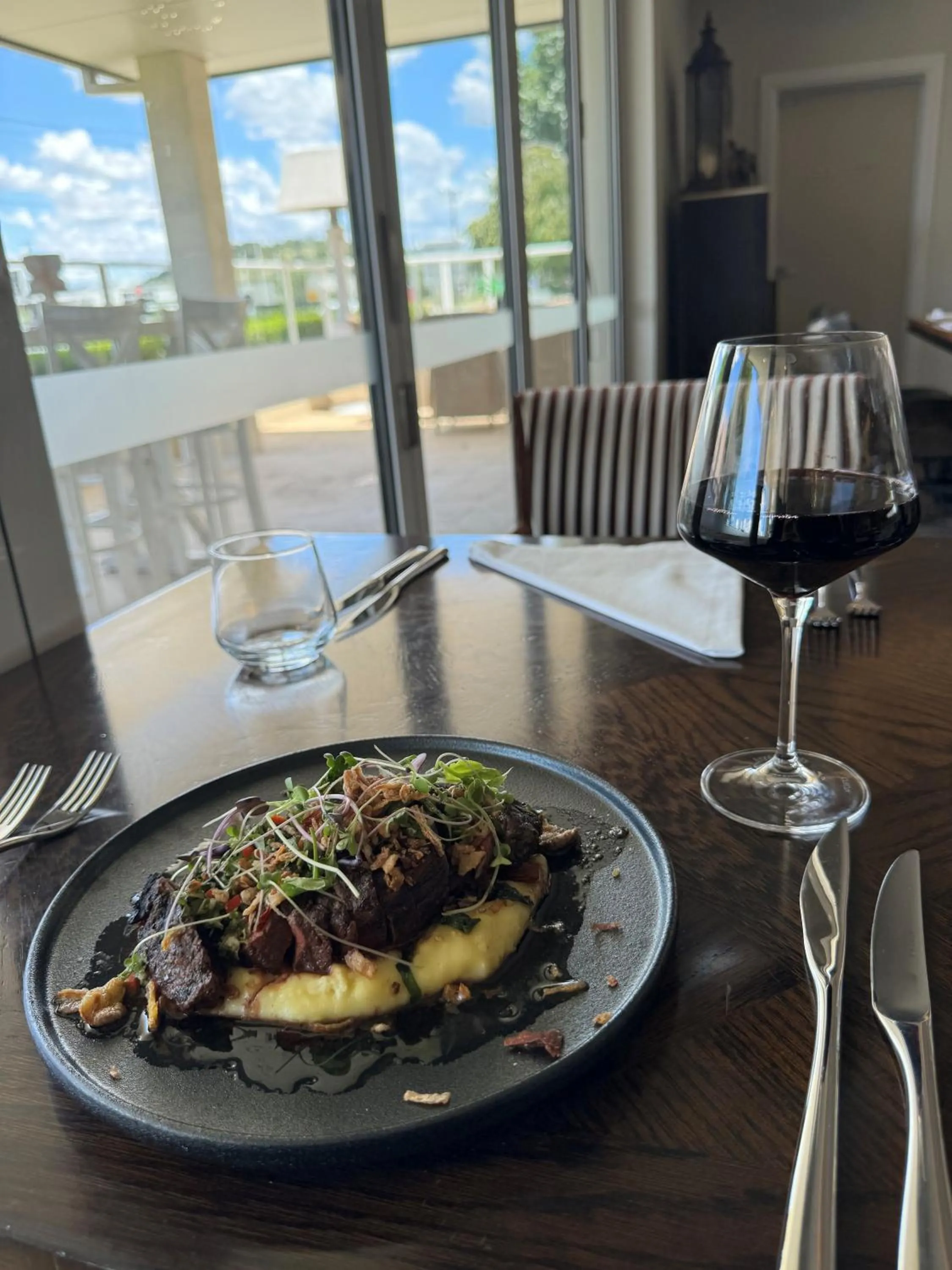 Restaurant/places to eat in International Hotel Wagga Wagga