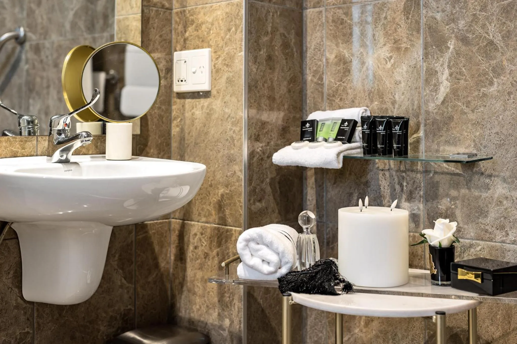 Bathroom in International Hotel Wagga Wagga