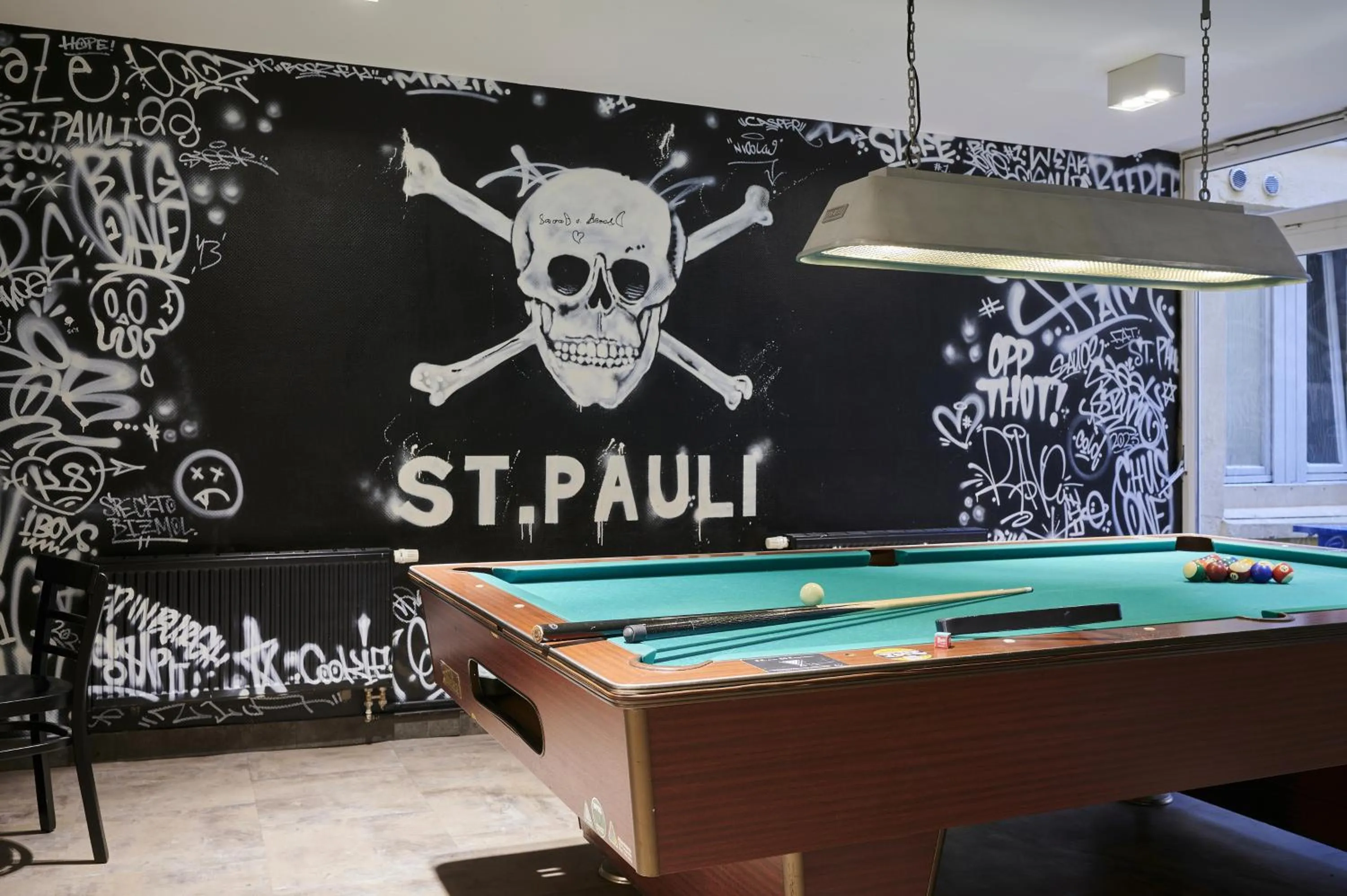 Billiard in a&o Hamburg Reeperbahn