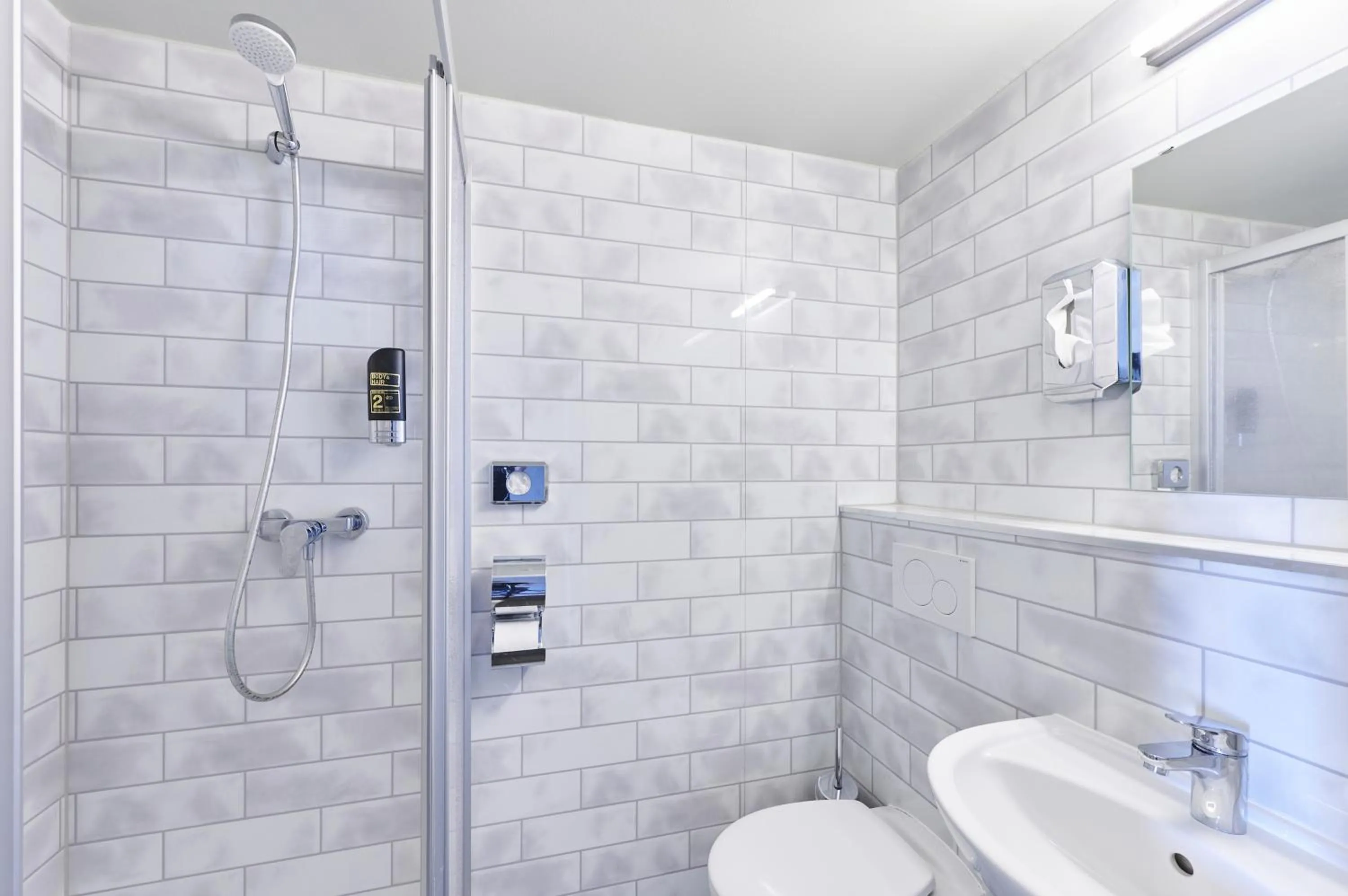 Shower in a&o Hamburg Reeperbahn