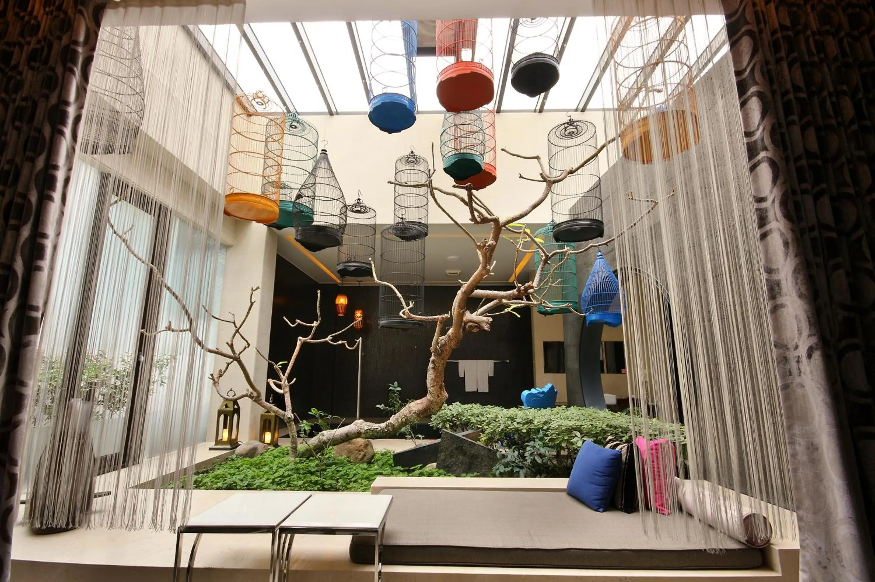 Decorative detail in Mulan Motel