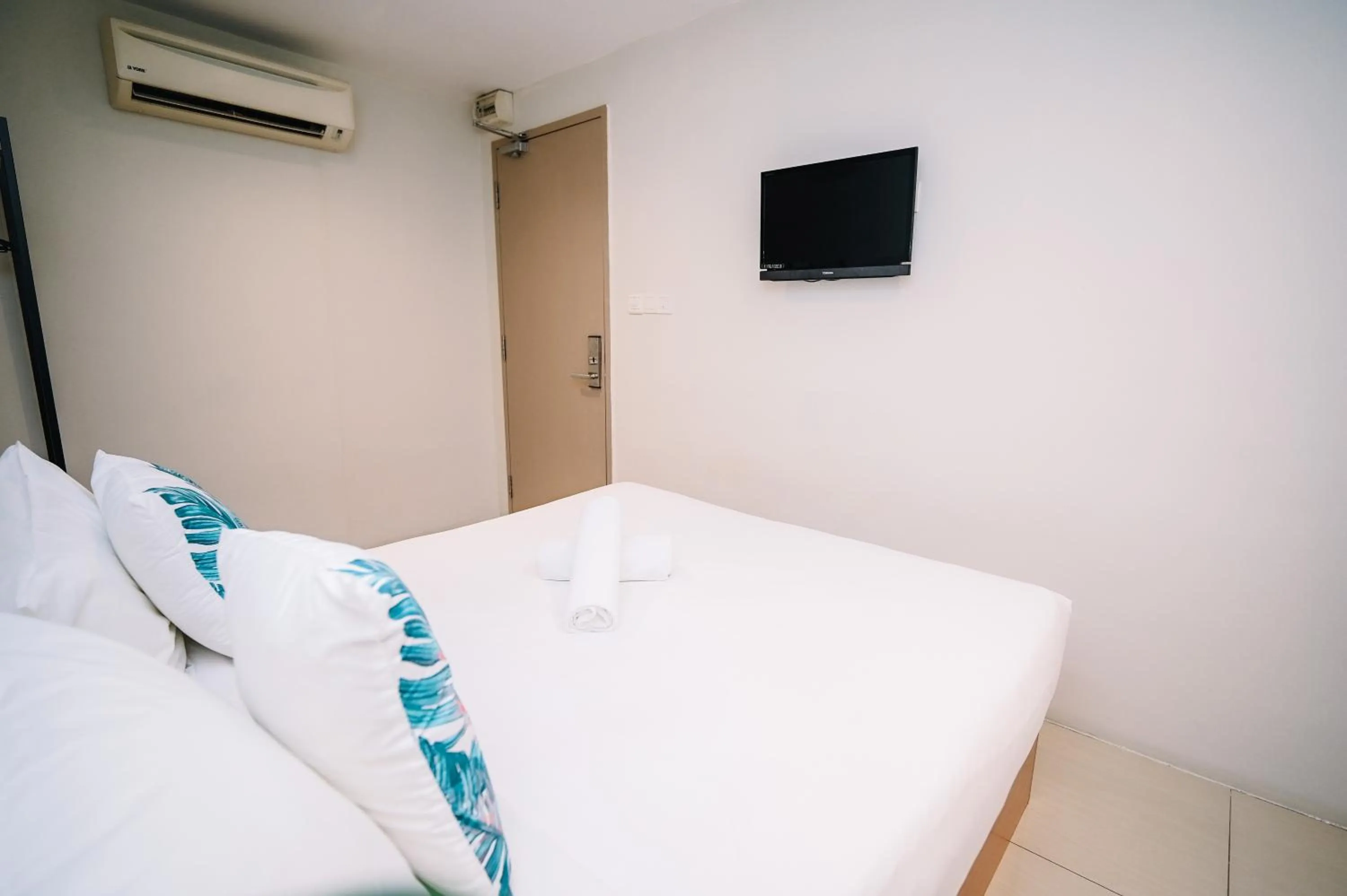 Bed in Swing & Pillows - KL Pekeliling formerly known as Swiss Cottage Hotel