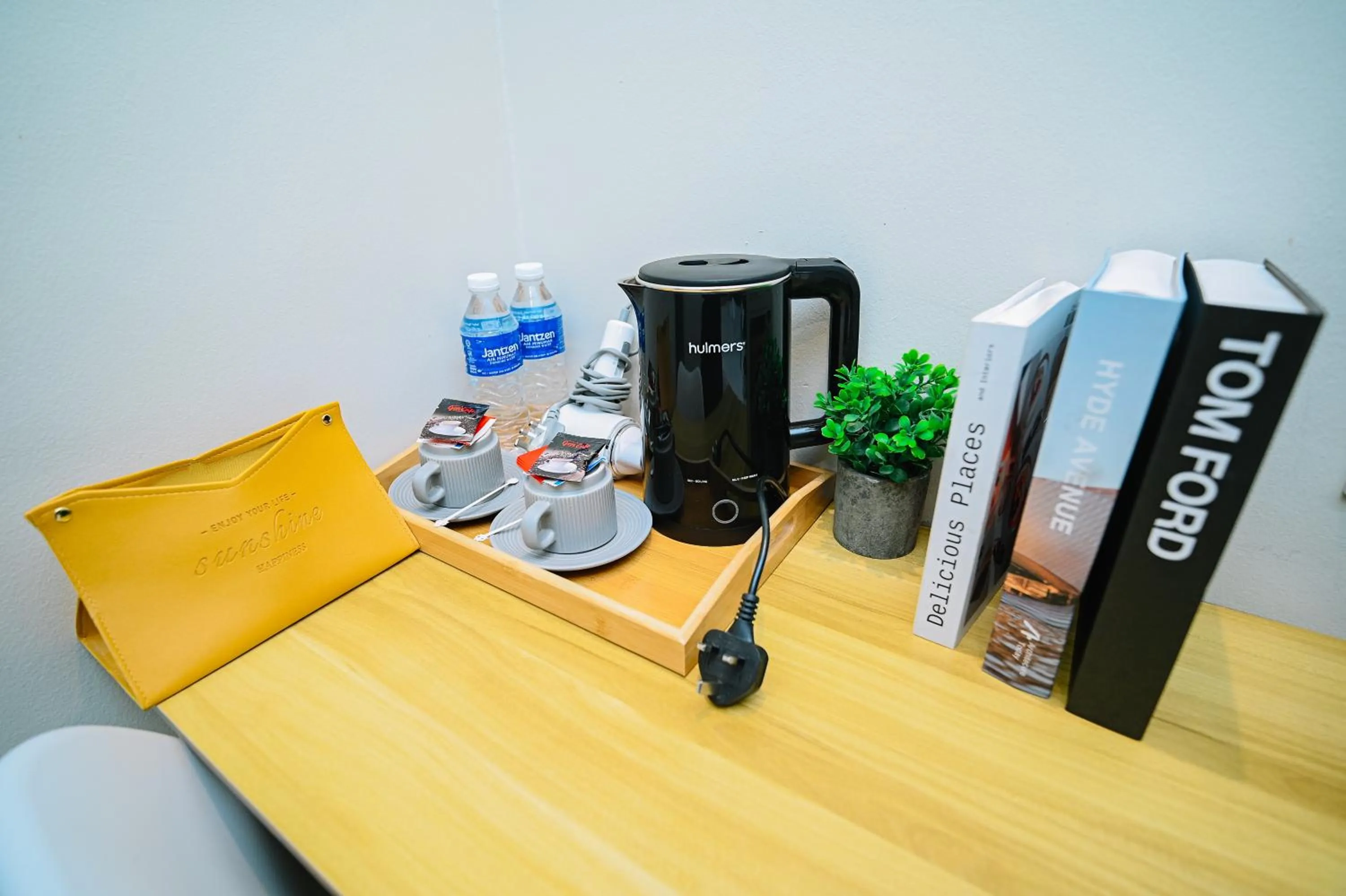 Swing & Pillows - KL Pekeliling formerly known as Swiss Cottage Hotel