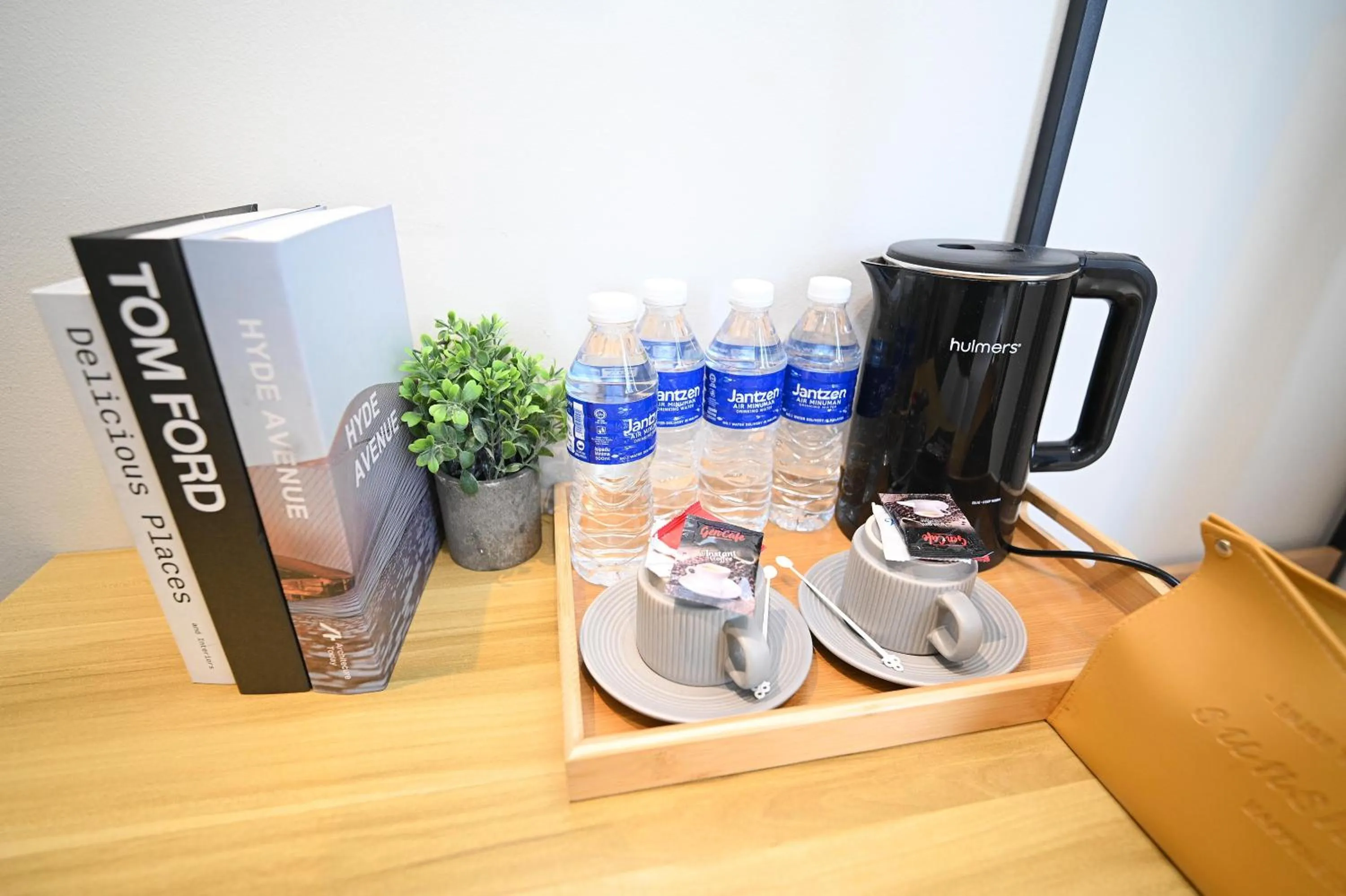 Swing & Pillows - KL Pekeliling formerly known as Swiss Cottage Hotel