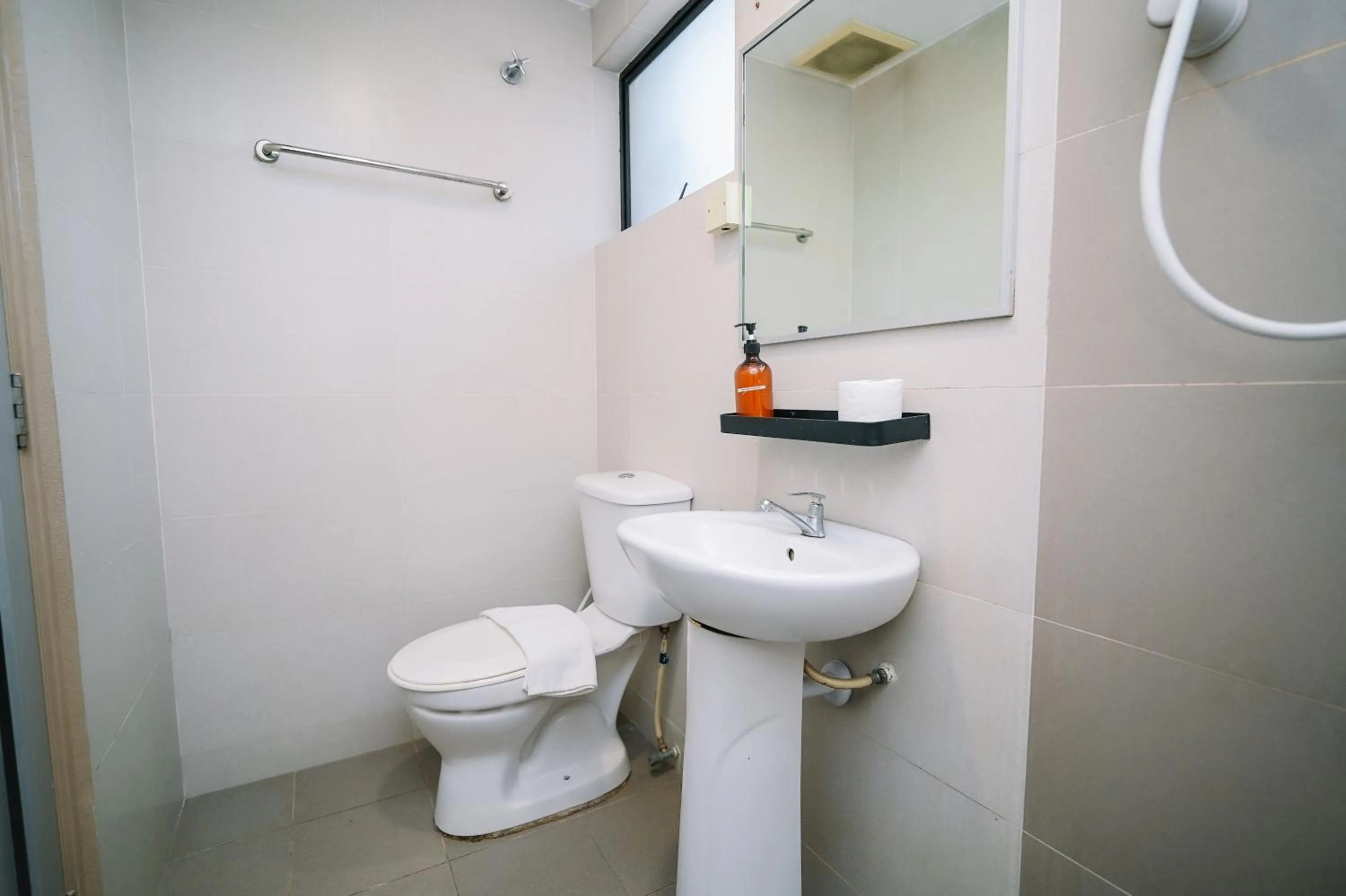 Swing & Pillows - KL Pekeliling formerly known as Swiss Cottage Hotel