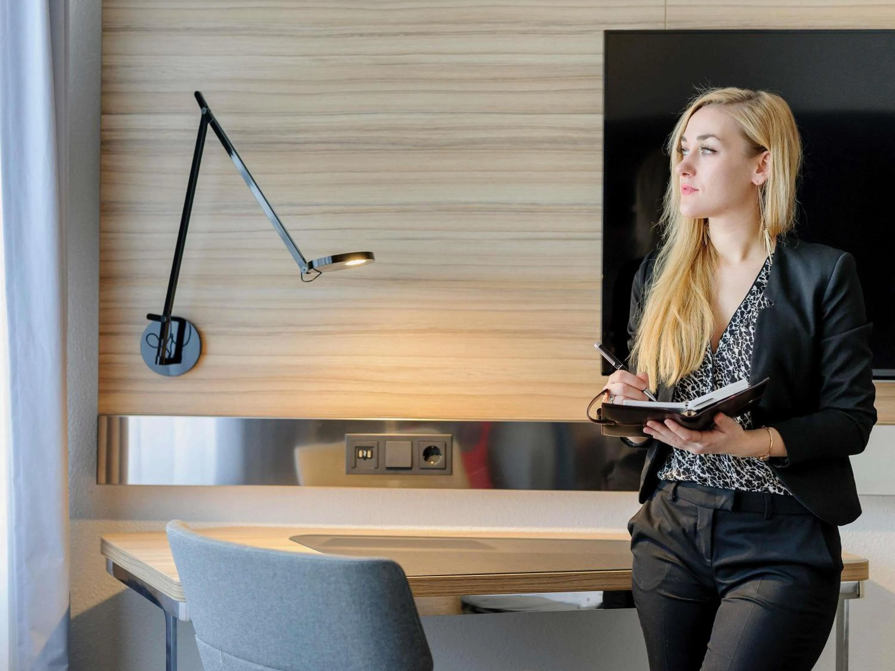 Bedroom in Novotel Köln City