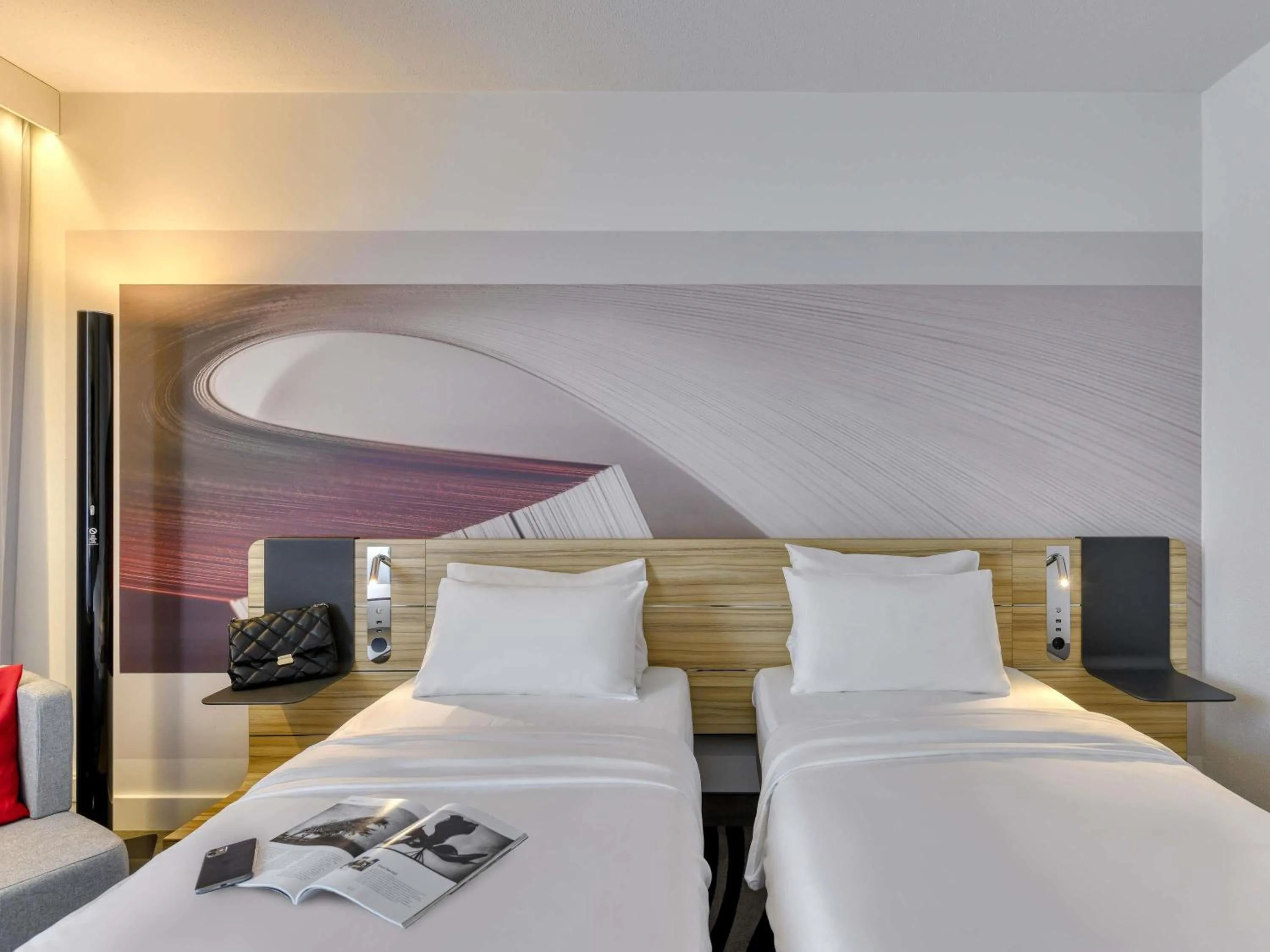 Bedroom, Bed in Novotel Köln City