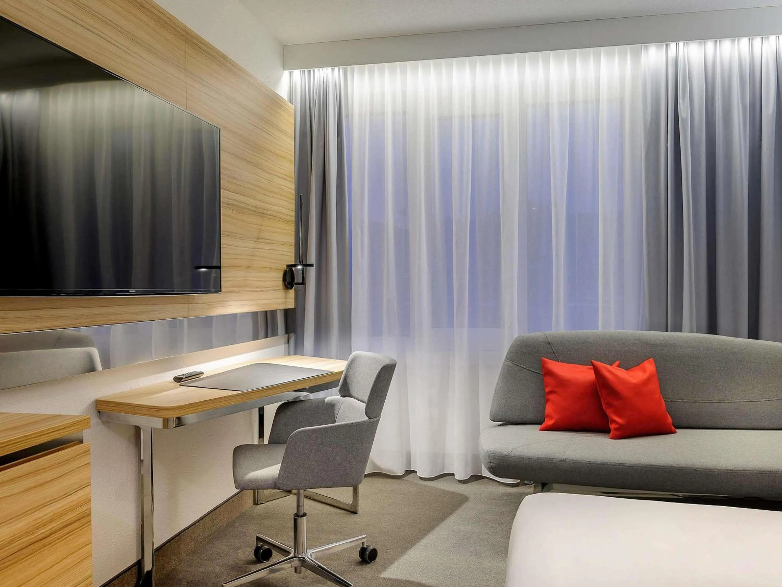 Bedroom in Novotel Köln City