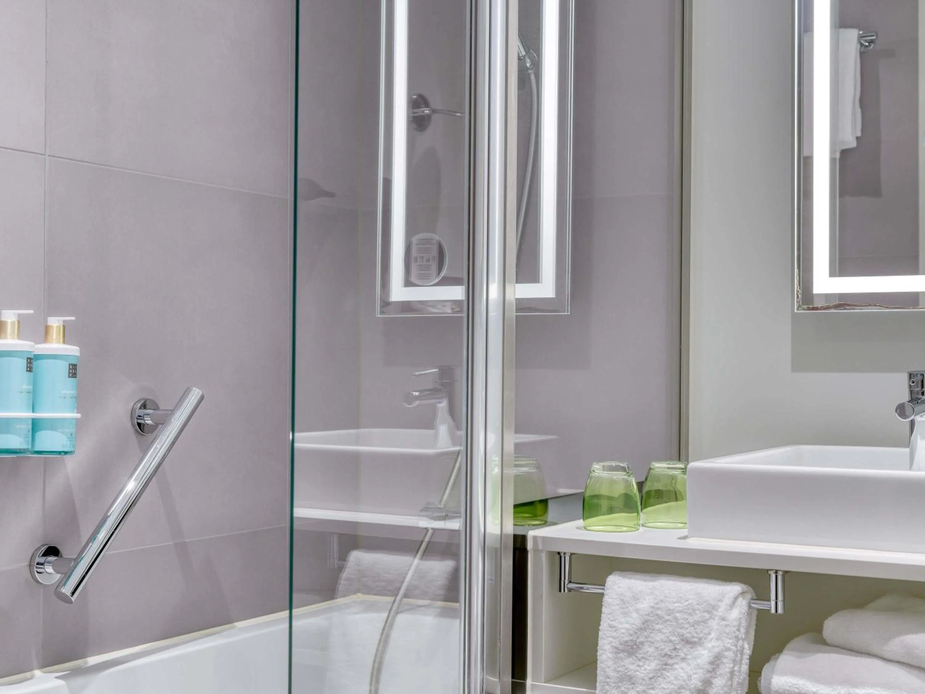 Bedroom in Novotel Köln City