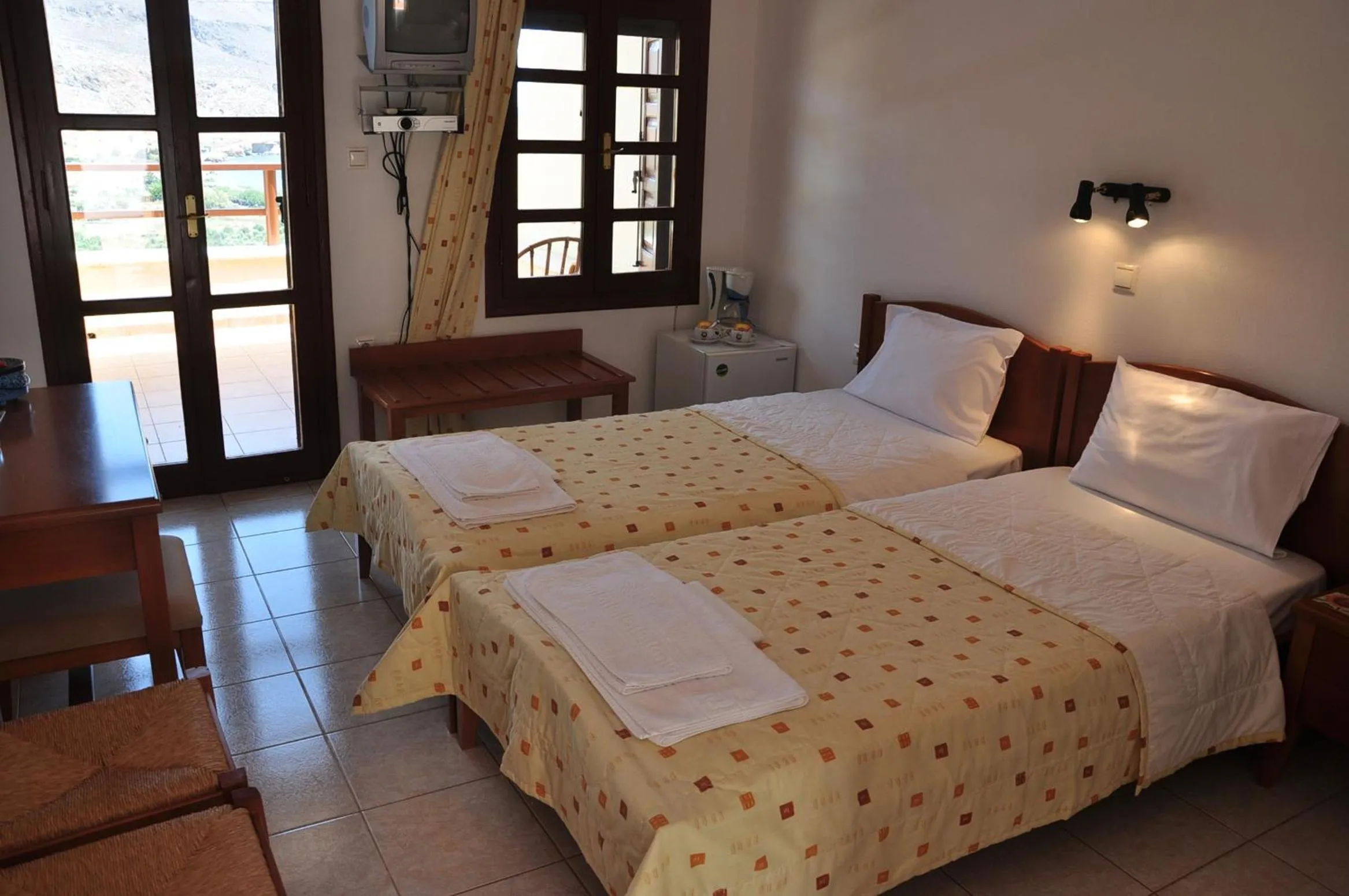 Shower, Bed in Kato Zakros Palace Apartments