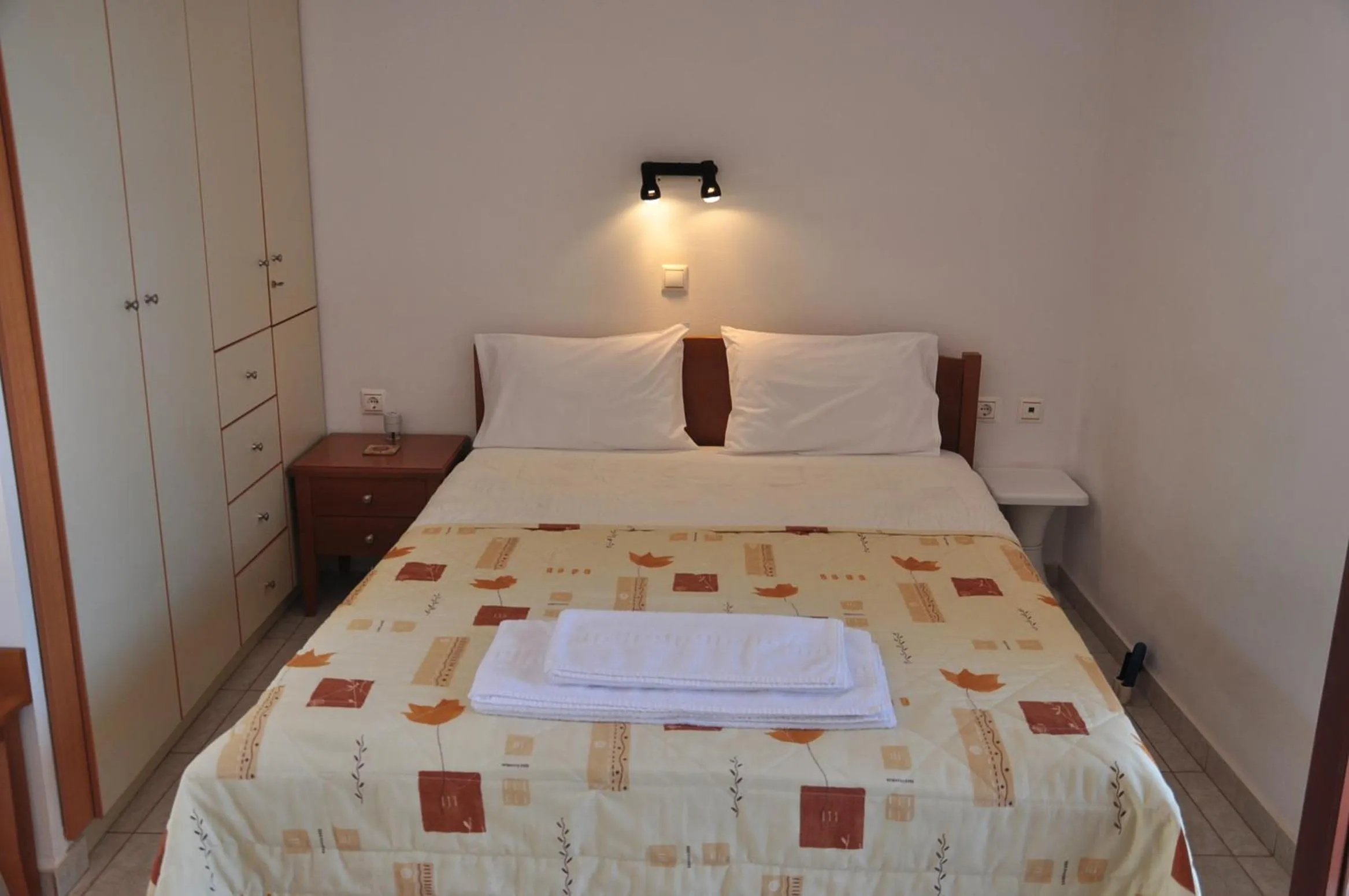 Shower, Bed in Kato Zakros Palace Apartments