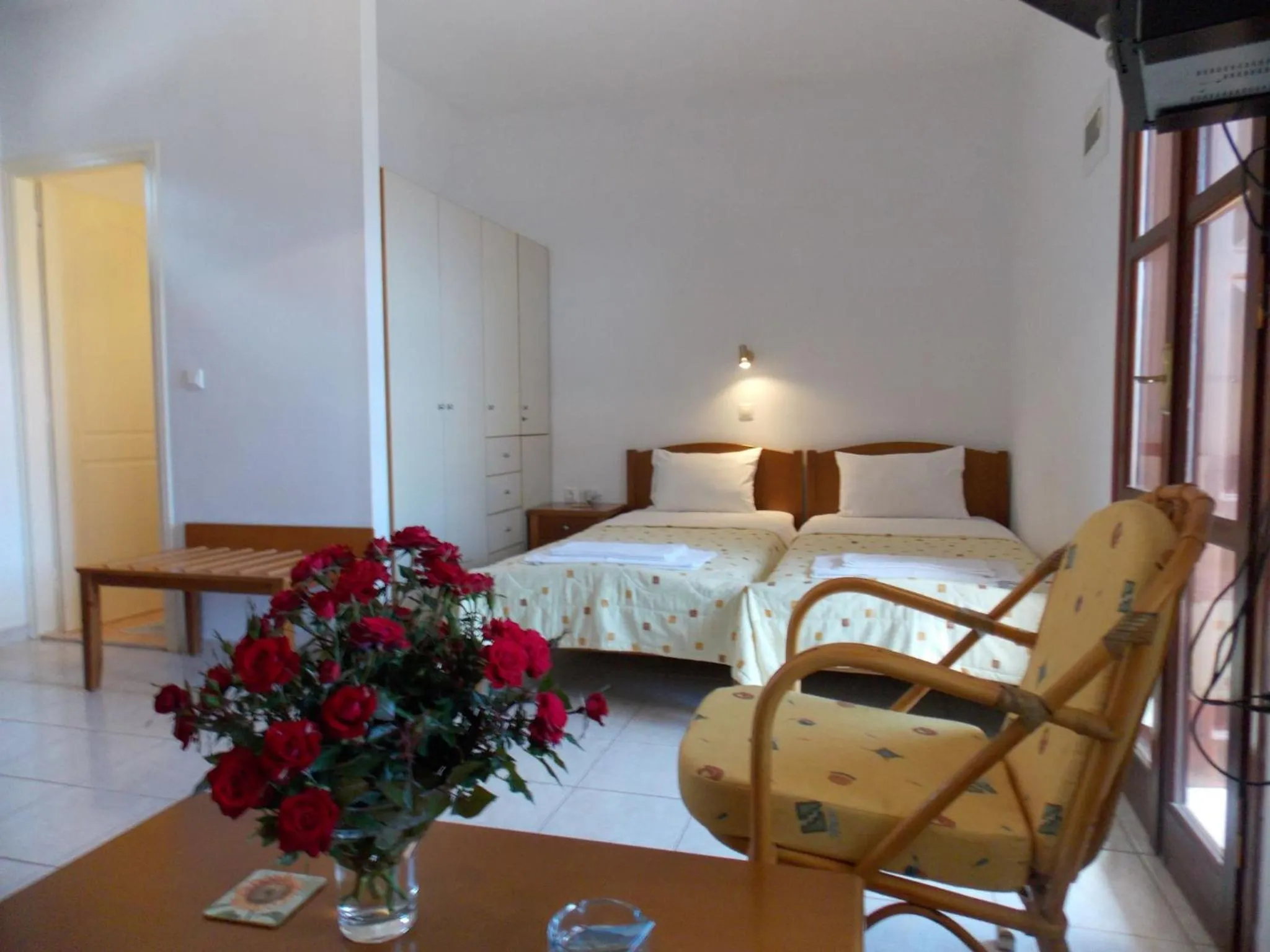 Shower, Bed in Kato Zakros Palace Apartments