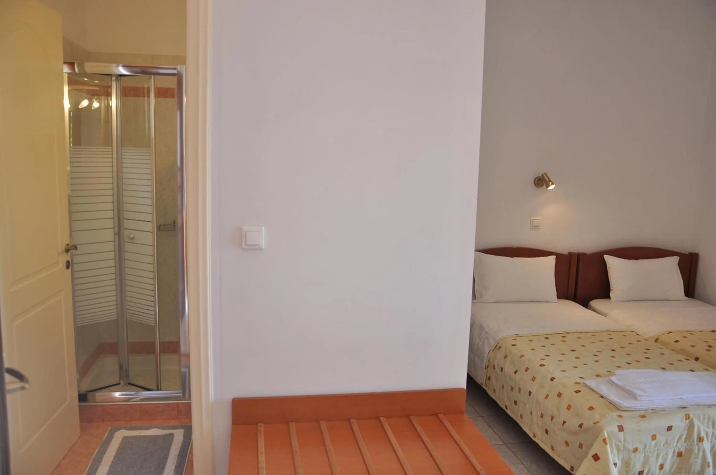 Shower, Bed in Kato Zakros Palace Apartments