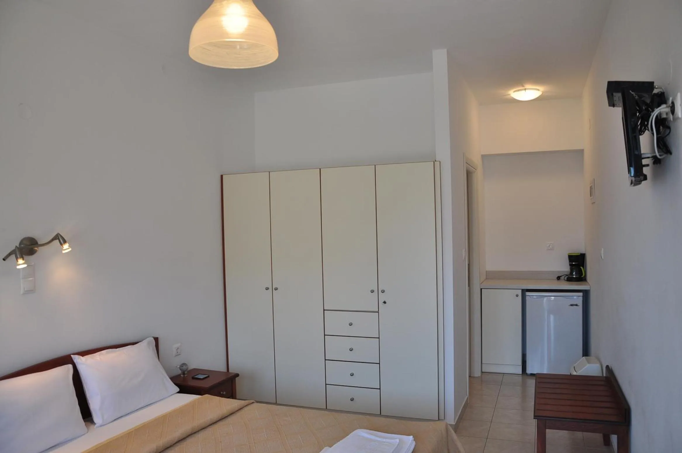 Shower, Bed in Kato Zakros Palace Apartments