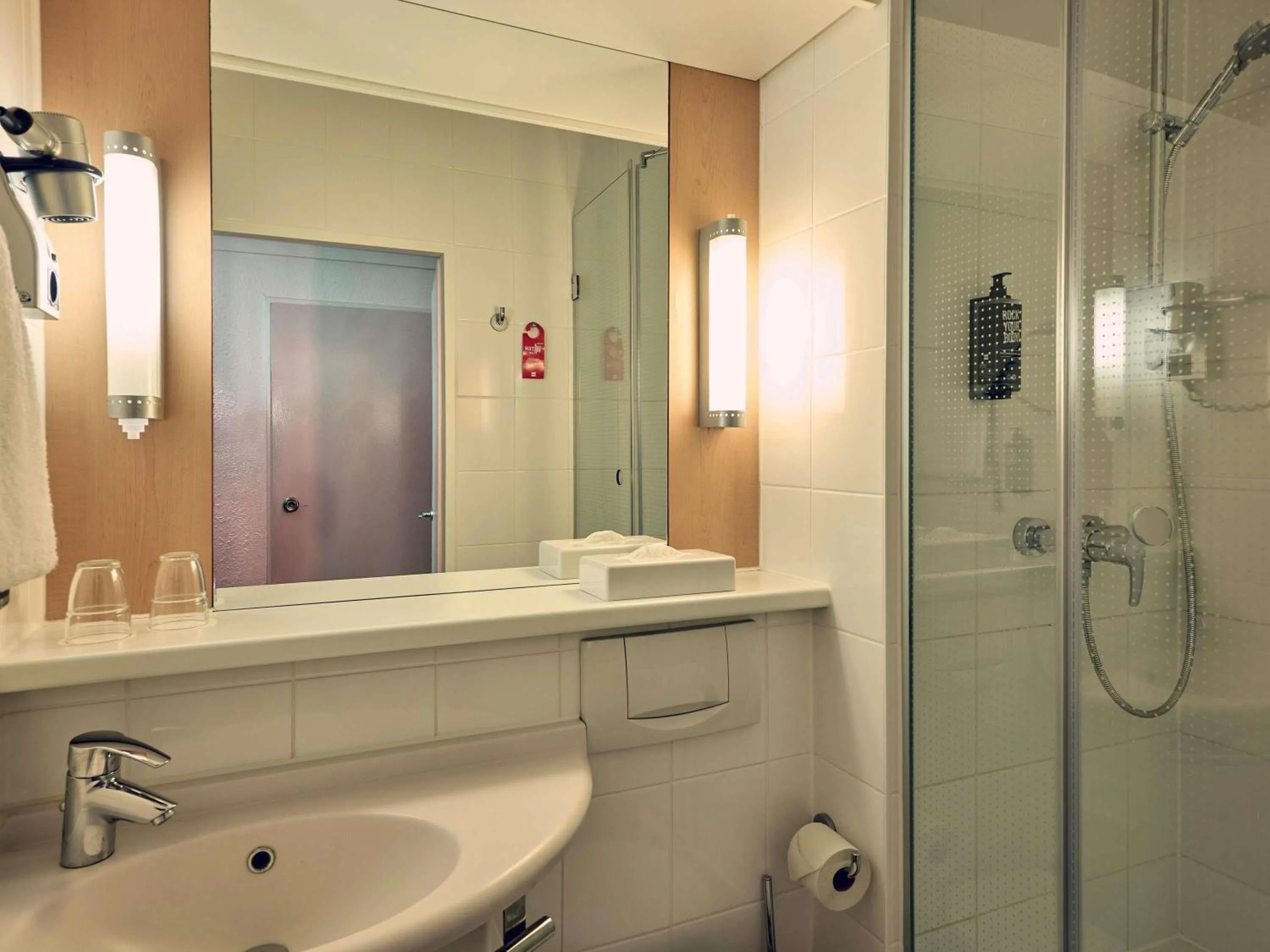 Bedroom in ibis Hotel Düsseldorf Hauptbahnhof