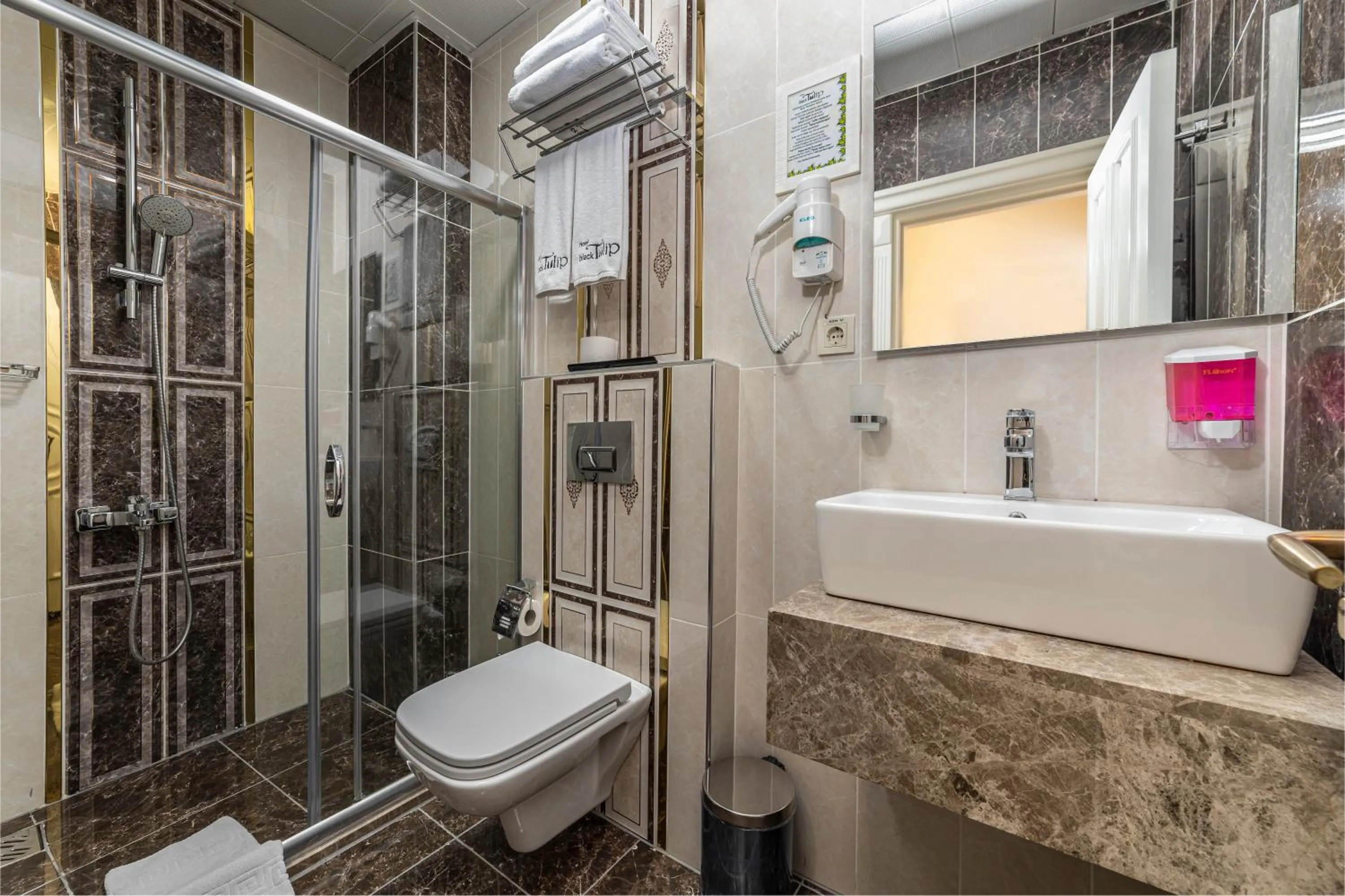 Bathroom in Hotel Black Tulip