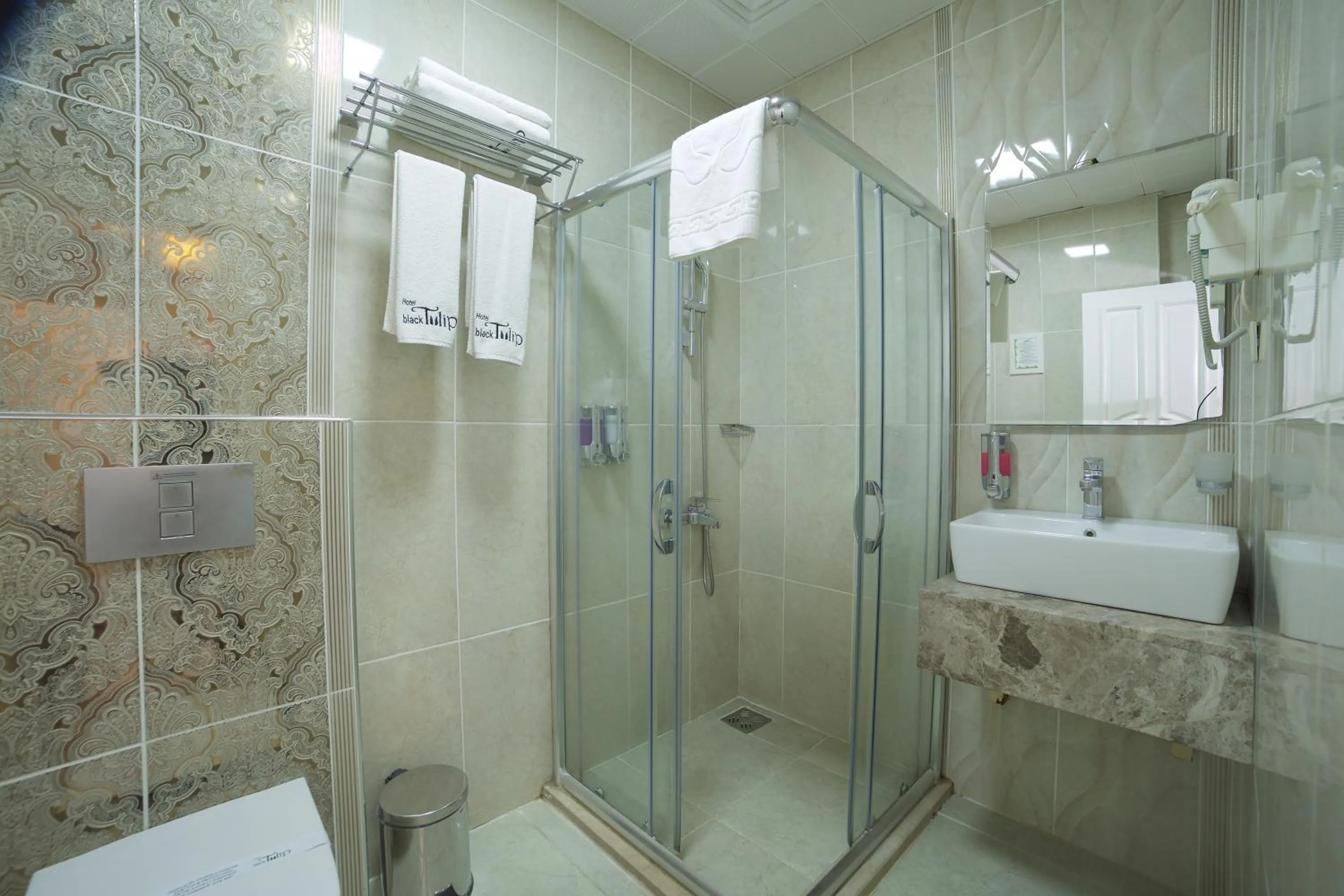 Bathroom in Hotel Black Tulip