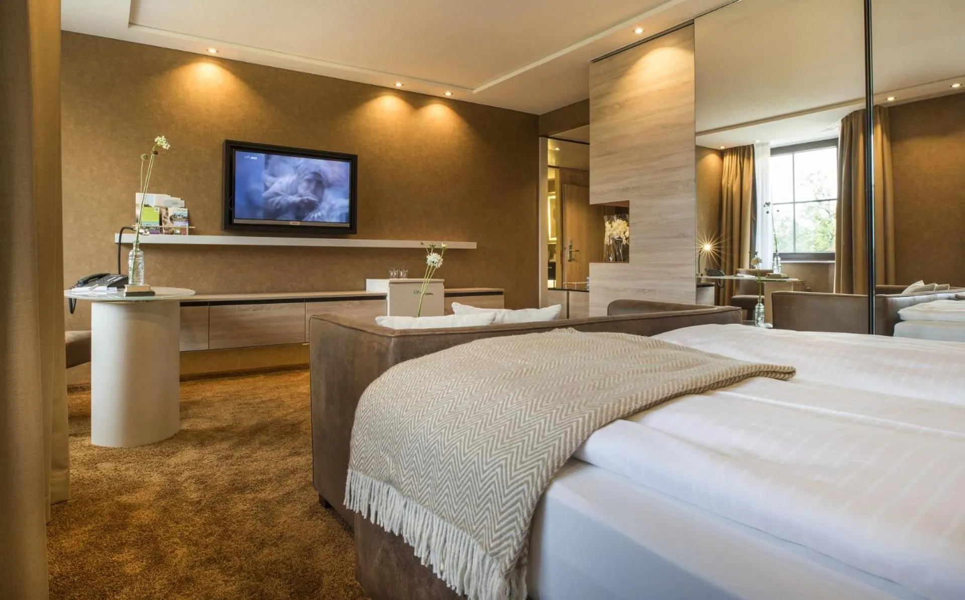 Bed in Land & Golf Hotel Stromberg