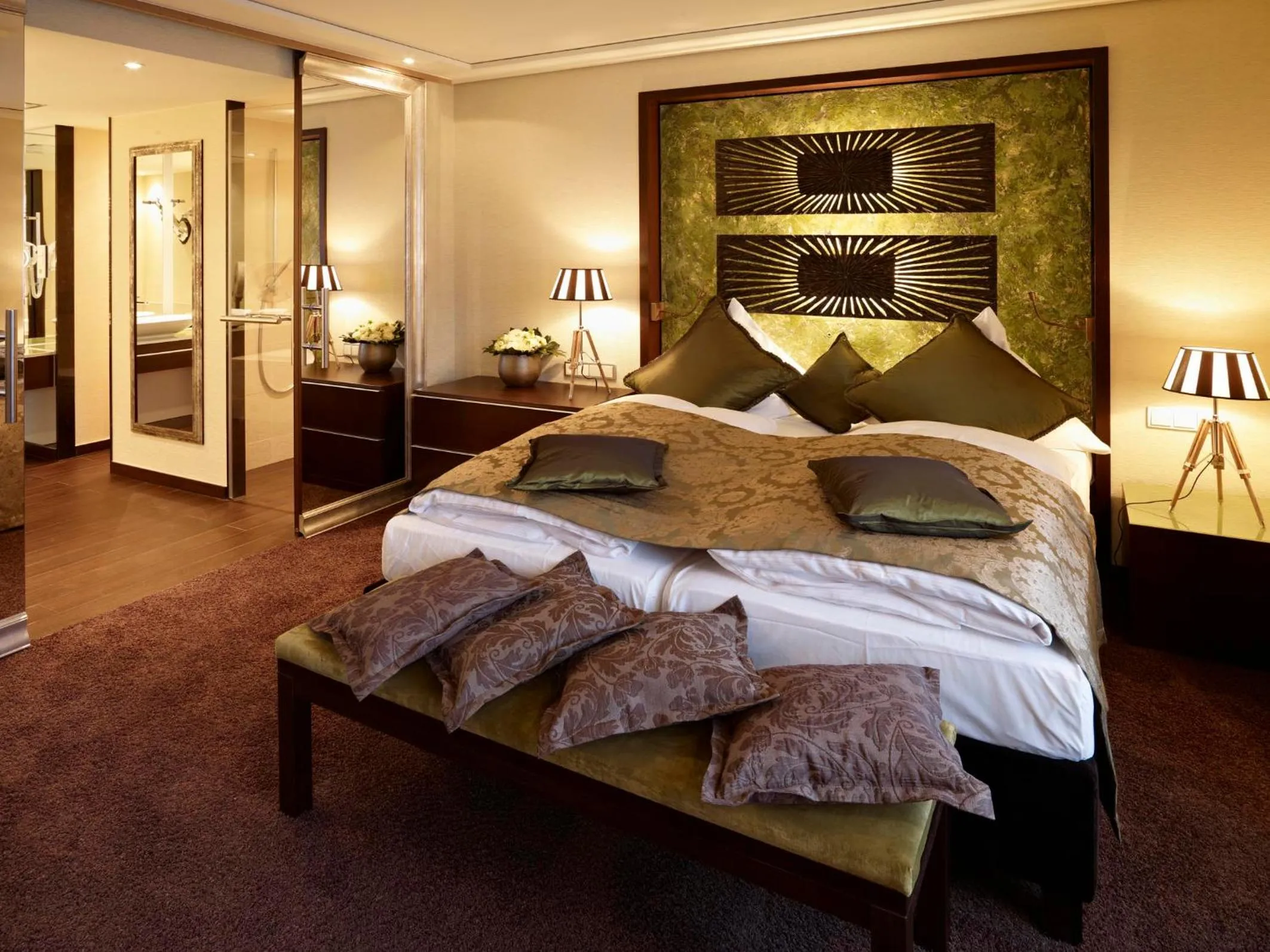 Bed in Land & Golf Hotel Stromberg