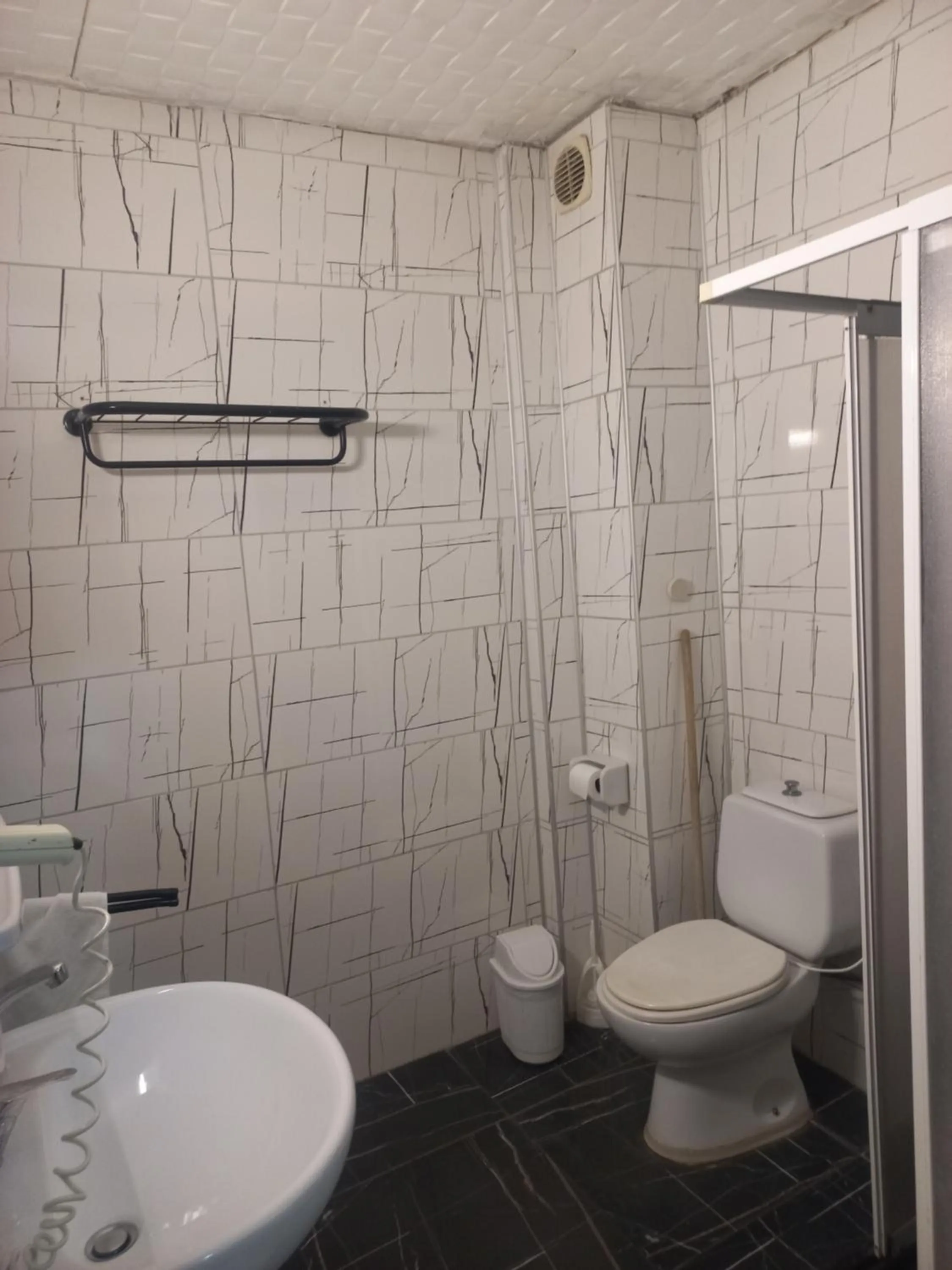 Toilet in Delphin Apart Hotel