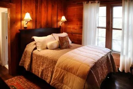 Bed in Lake Rabun Hotel