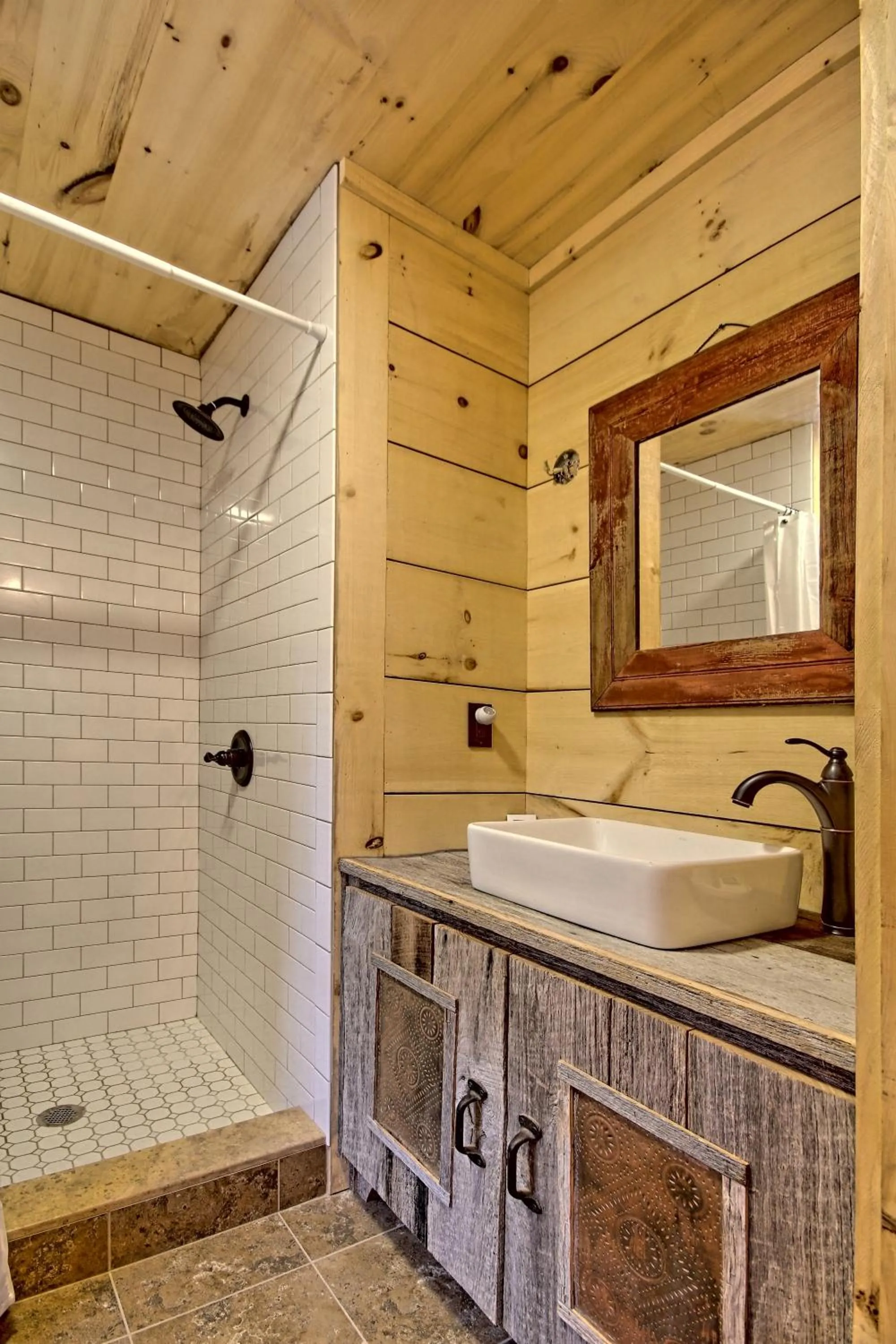 Bathroom in Lake Rabun Hotel