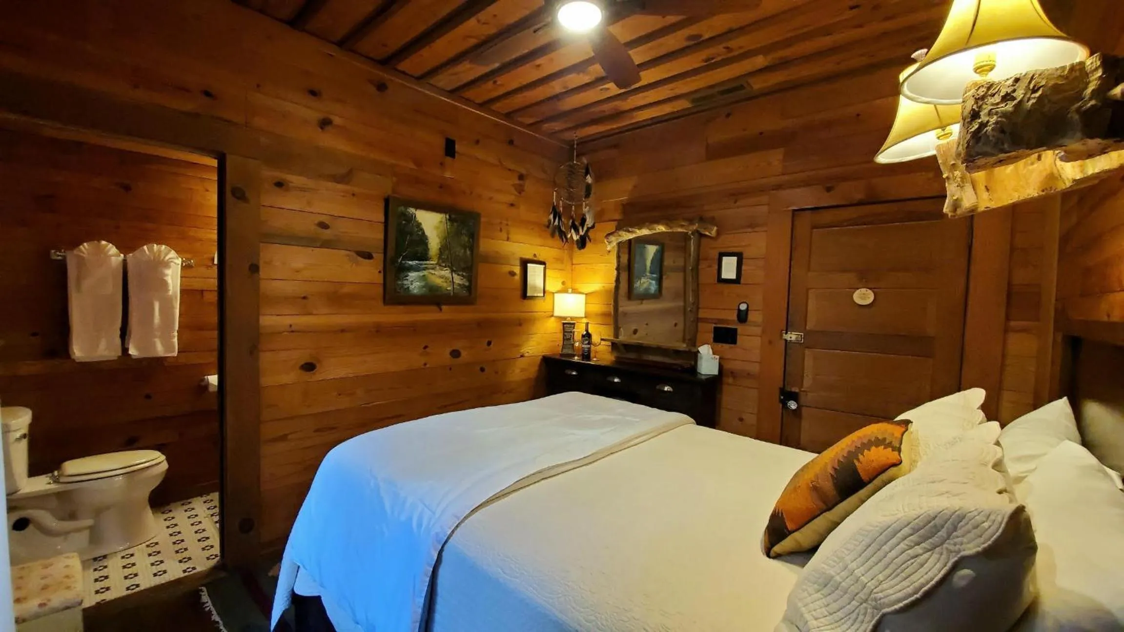 Bed in Lake Rabun Hotel