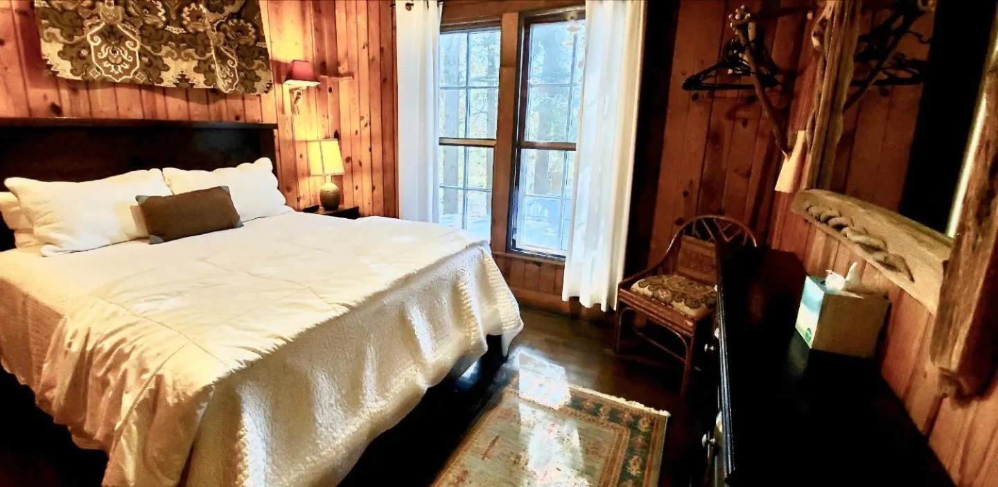 Bed in Lake Rabun Hotel