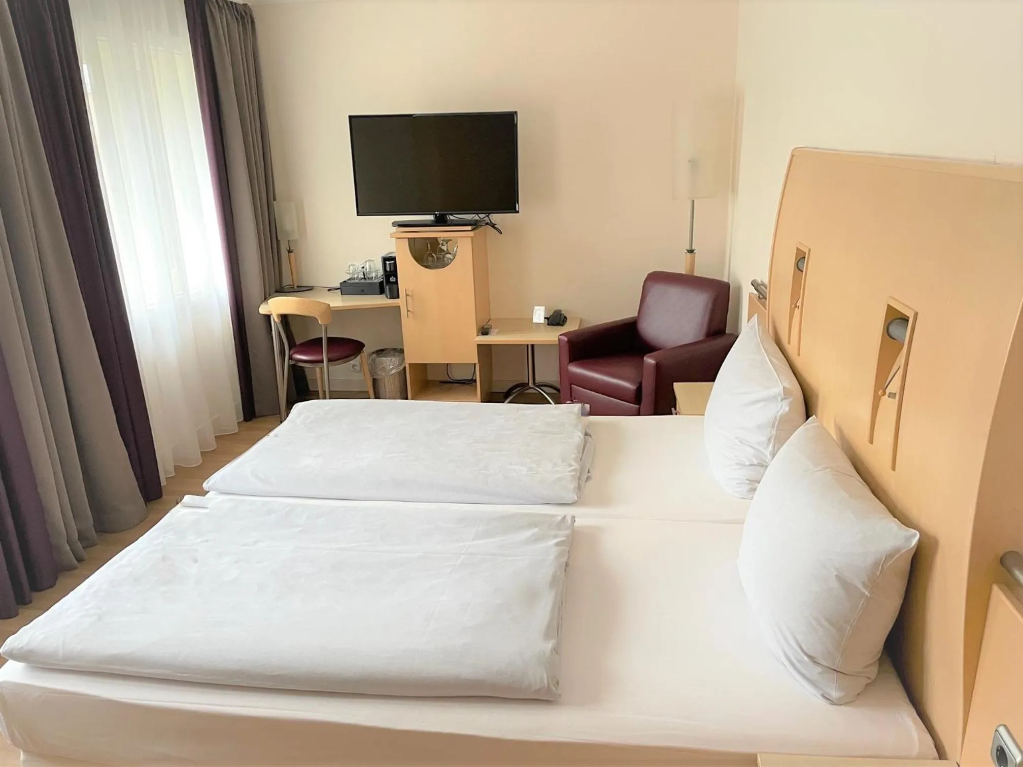 Photo of the whole room, Bed in Park Hotel am Berliner Tor