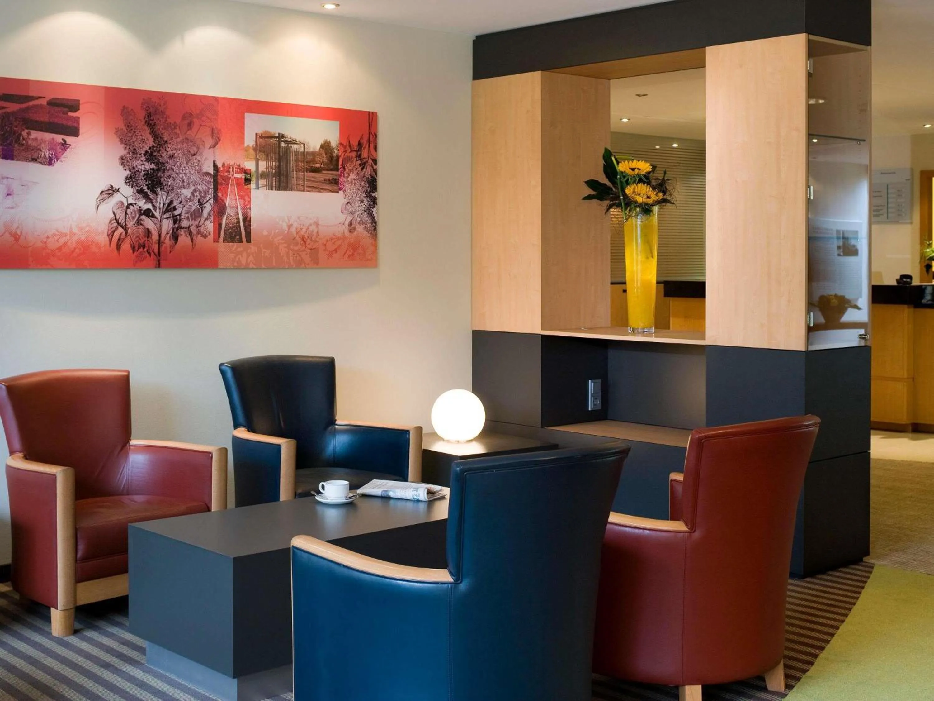 Lounge or bar in Mercure Hotel Saarbrücken Süd