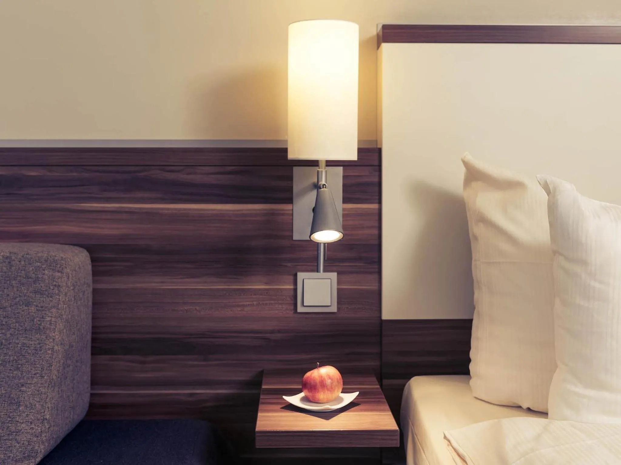 Bedroom, Bed in Mercure Hotel Saarbrücken Süd