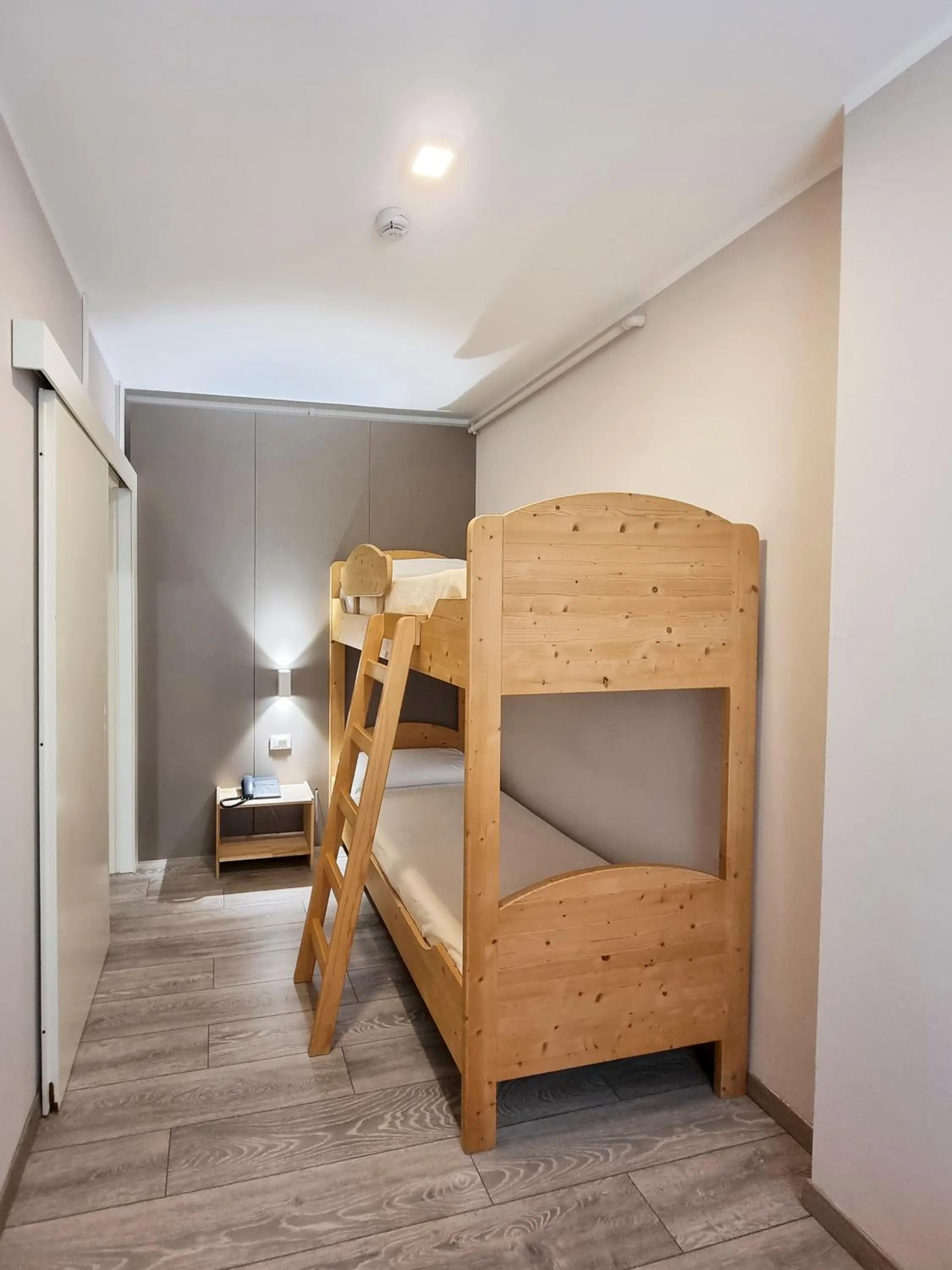 bunk bed, Bed in Hotel Alla Fonte