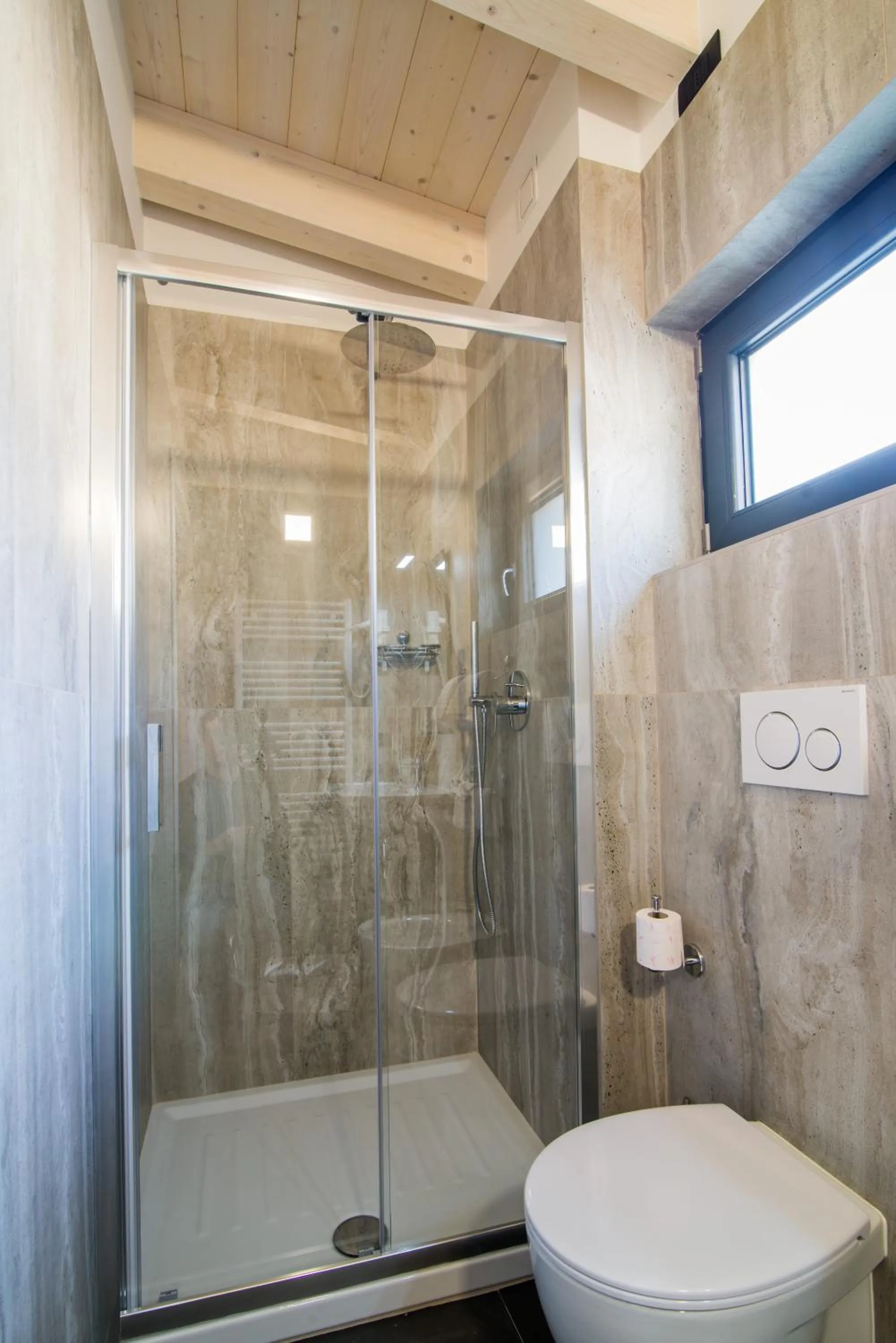 Shower in Hotel Alla Fonte
