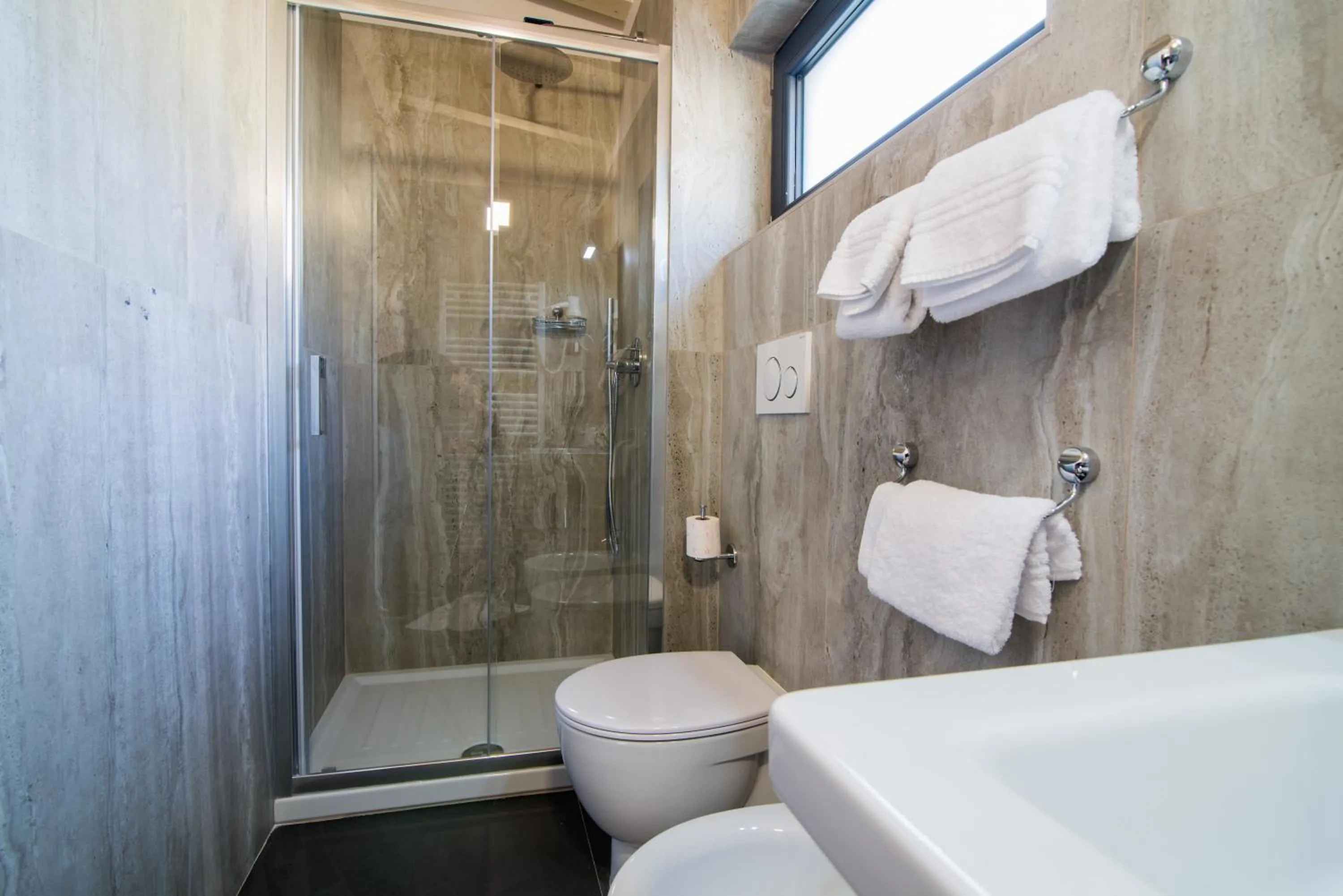 Shower in Hotel Alla Fonte