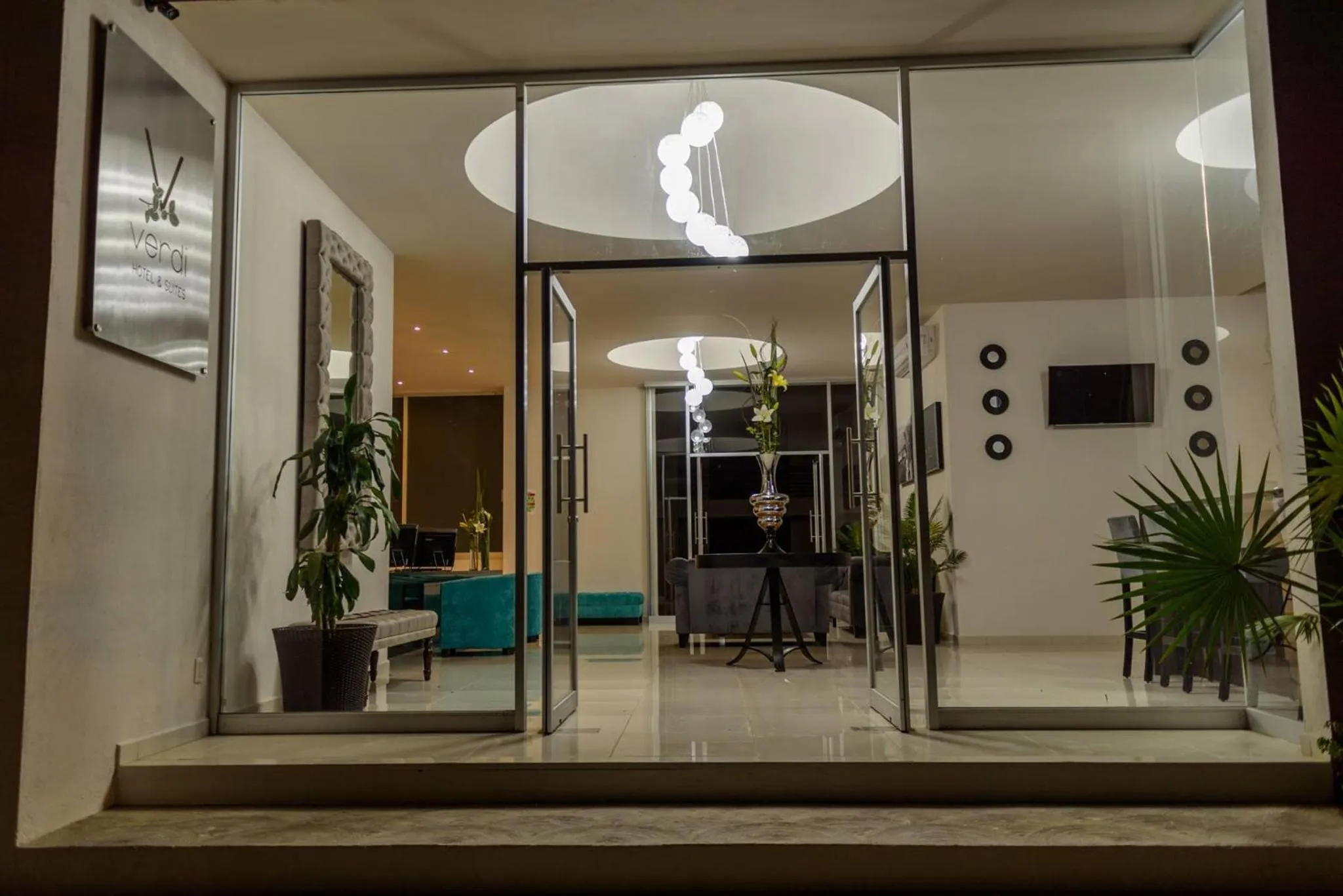 Restaurant/places to eat in Hotel Verdi