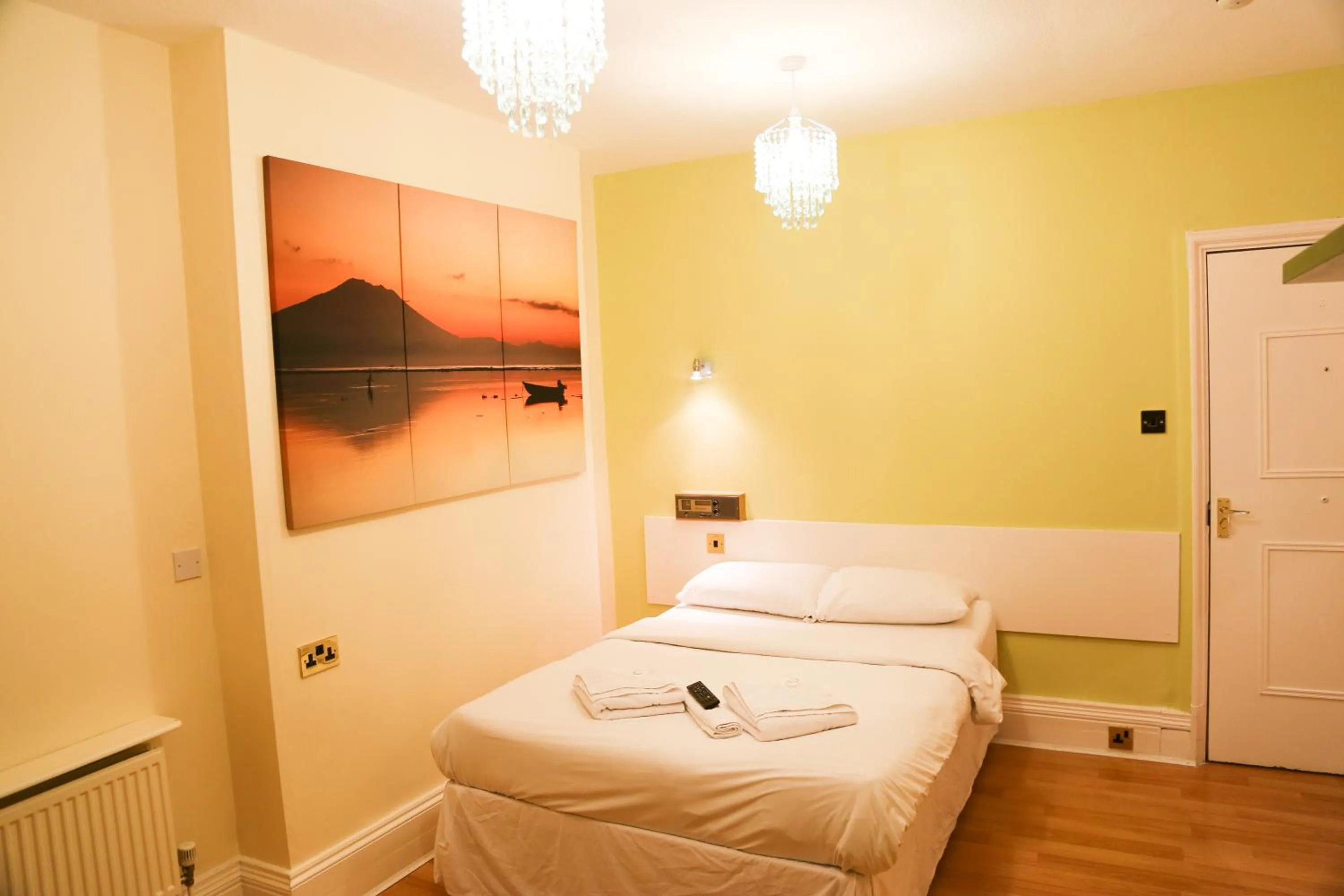 Bedroom, Bed in Croft Hotel